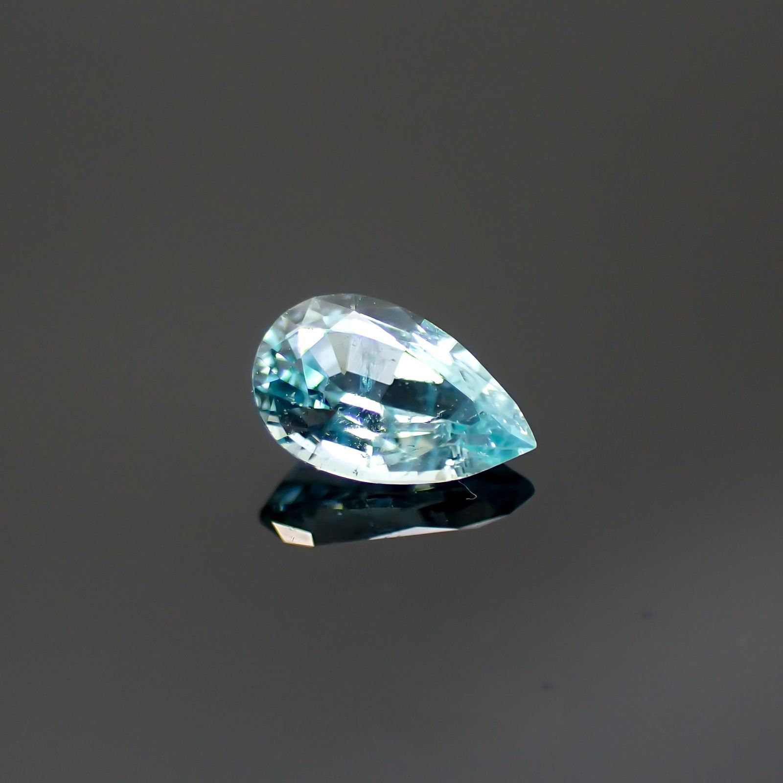 パライバトルマリン(宝石名トルマリン/別名パライバ・トルマリン)モザンビーク産 0.18ct 識別済[220114911]4.9x3mm前後