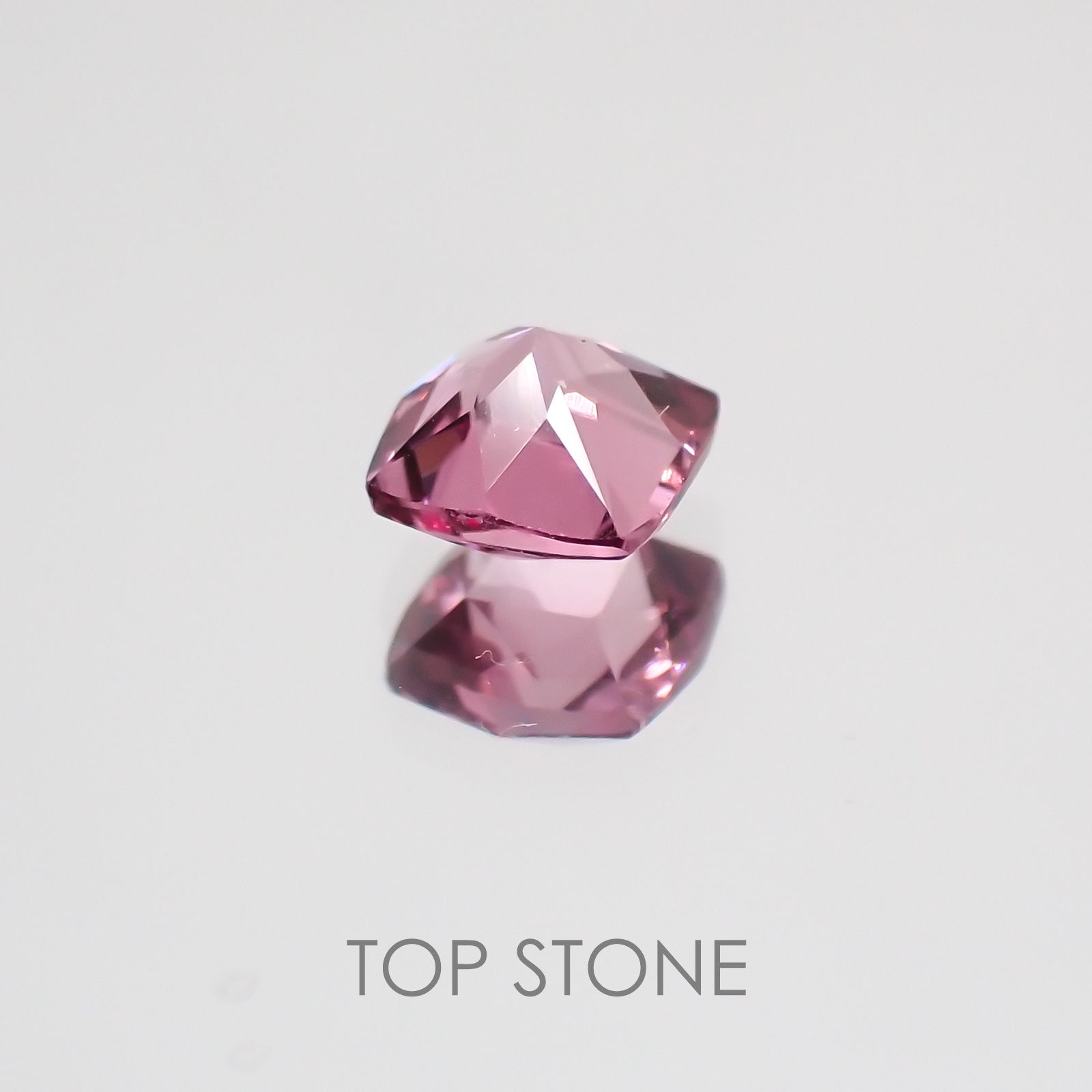 カラーチェンジマラヤガーネット タンザニア産 ルース 0.5ct[21029653]4.4×4.4mm前後