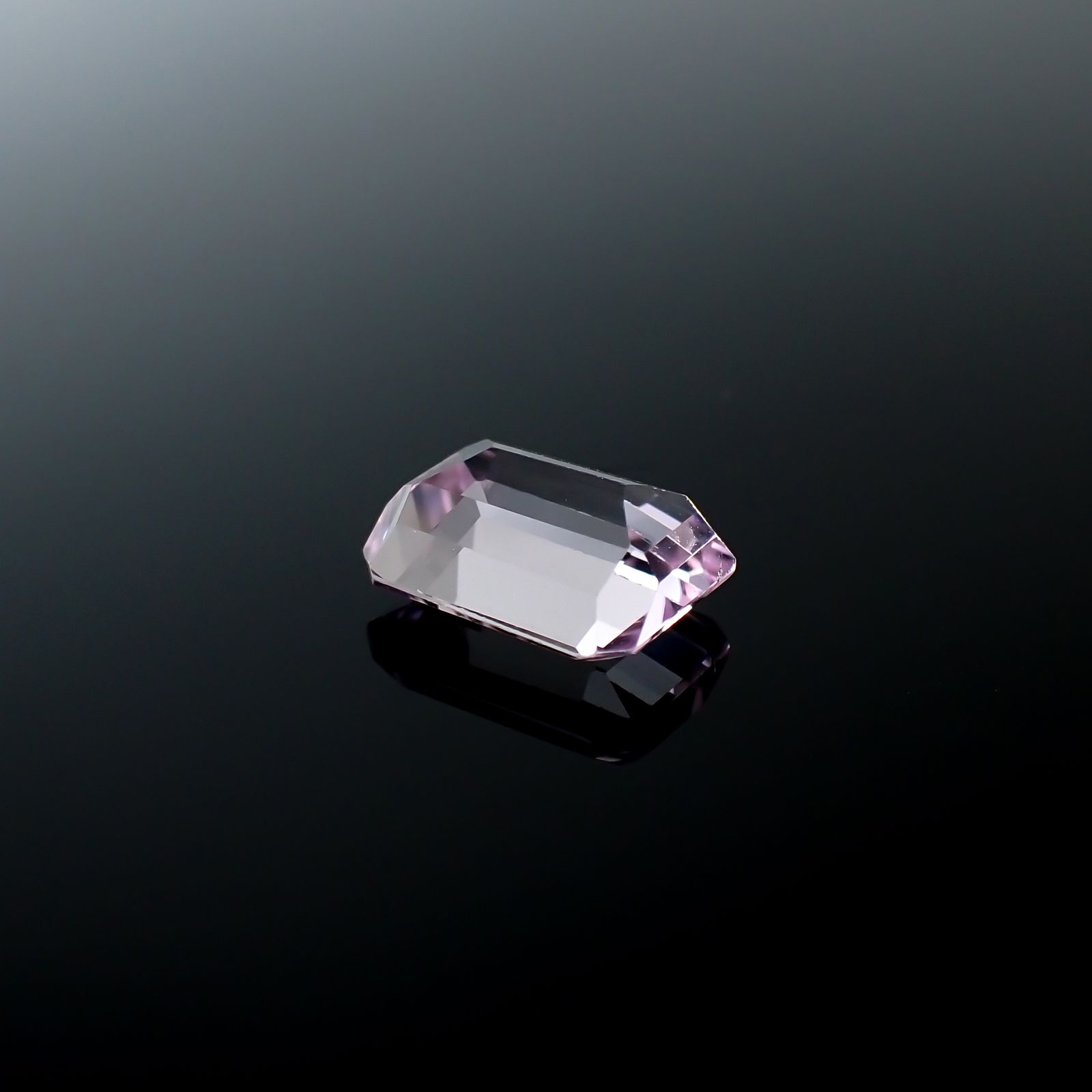 クンツァイト アフガニスタン産 3.51ct[231224712]9.9x7.7mm前後