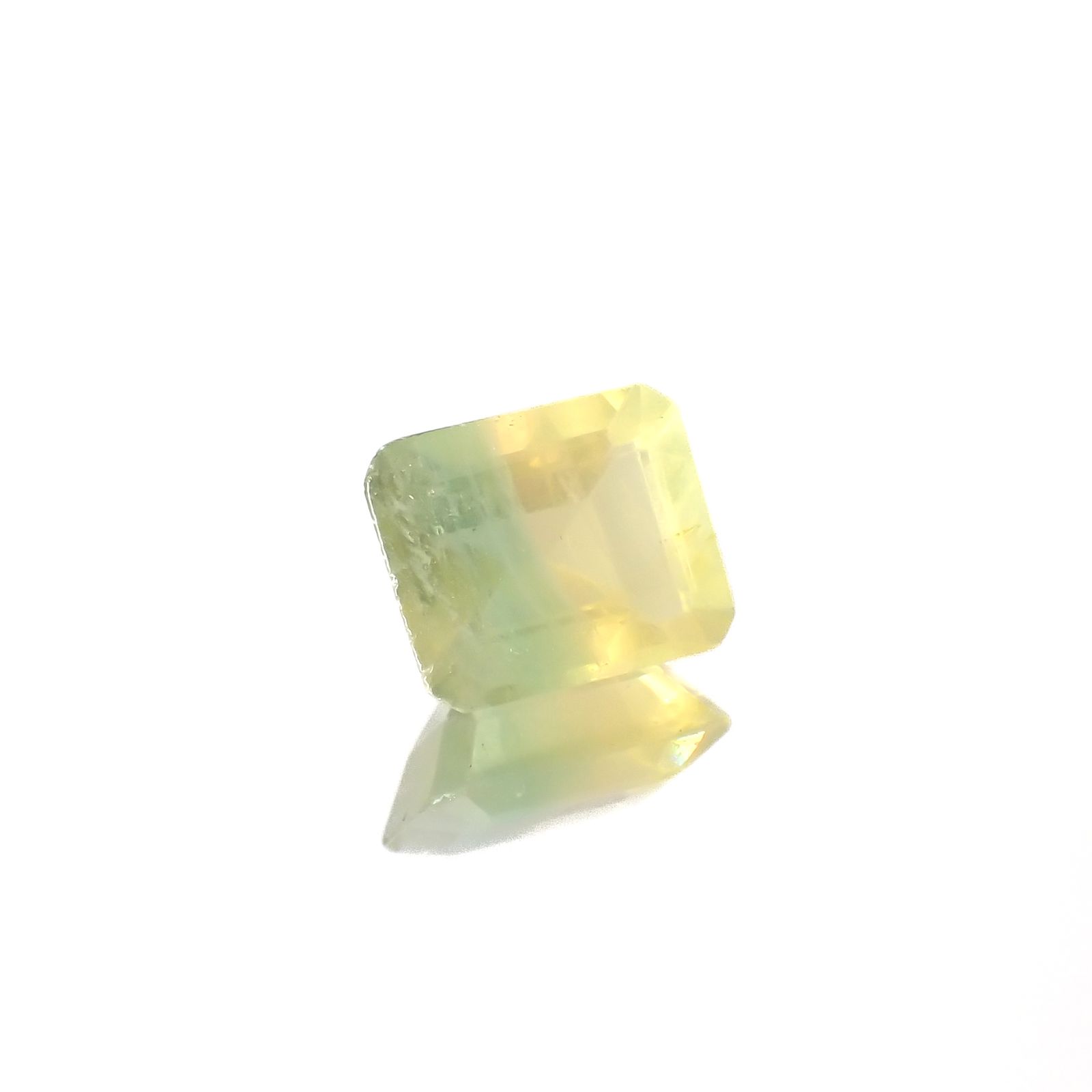 バイカラーフローライト フルオレッセンス ブラジル産 5.09ct[230722971]10.9x9mm前後