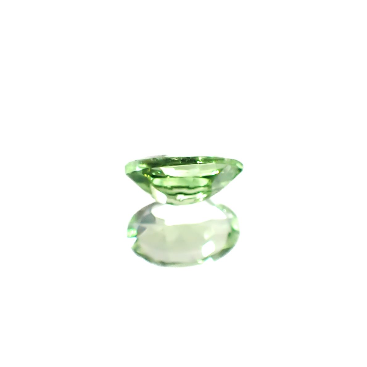ミントガーネット(宝石名ガーネット)タンザニア産 0.47ct 識別済[241229607]6.2x3.9mm前後