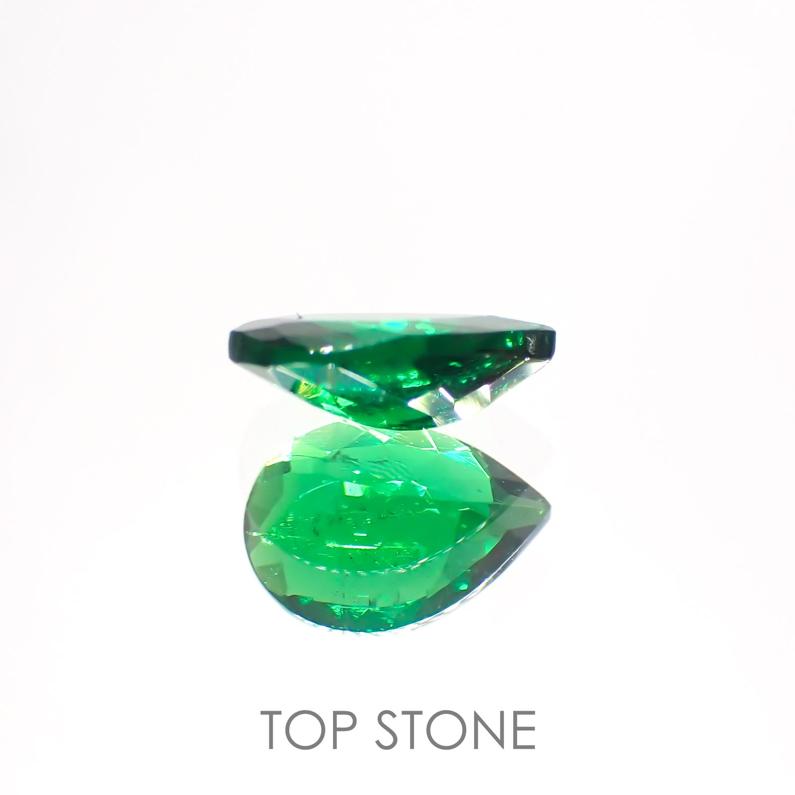 ツァボライト(宝石名グリーン グロッシュラー・ガーネット) タンザニア産 0.618ct ソ付(彩珠)[21069915]6.9×4.9mm前後