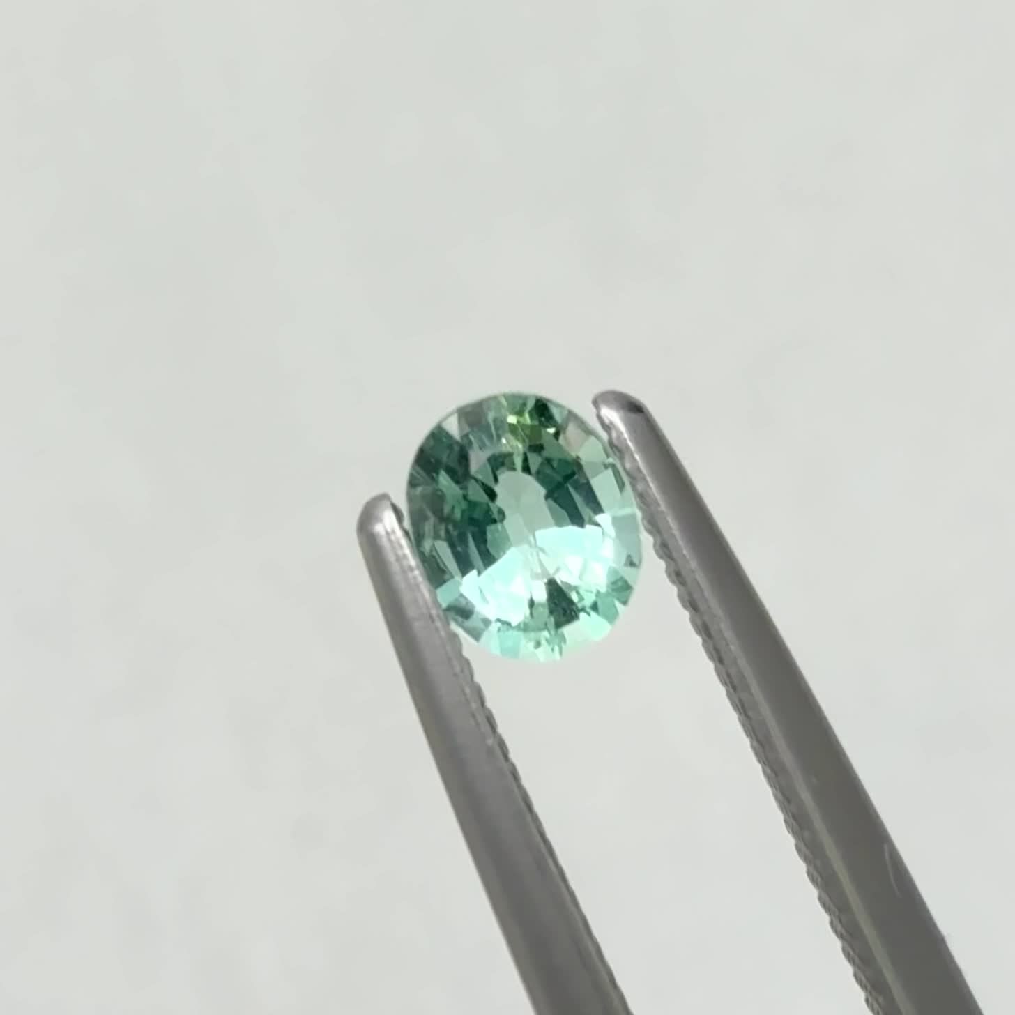 ミントベリル　ナイジェリア産 ミントベリル ナイジェリア産 0.36ct [250430195]4.4x4.4mm前後