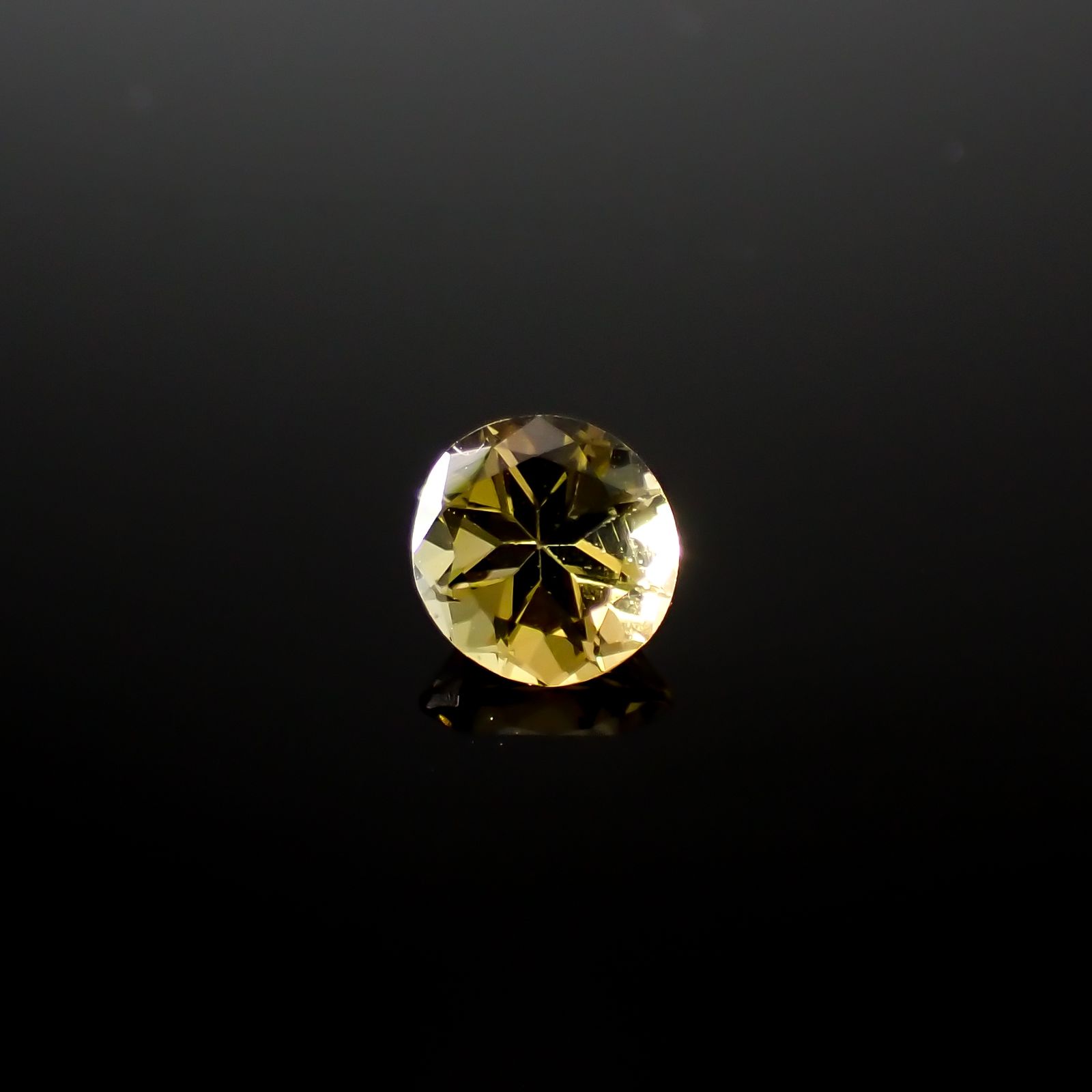 イエローゾイサイト タンザニア産 0.63ct[240427135]5.2x5.1mm前後
