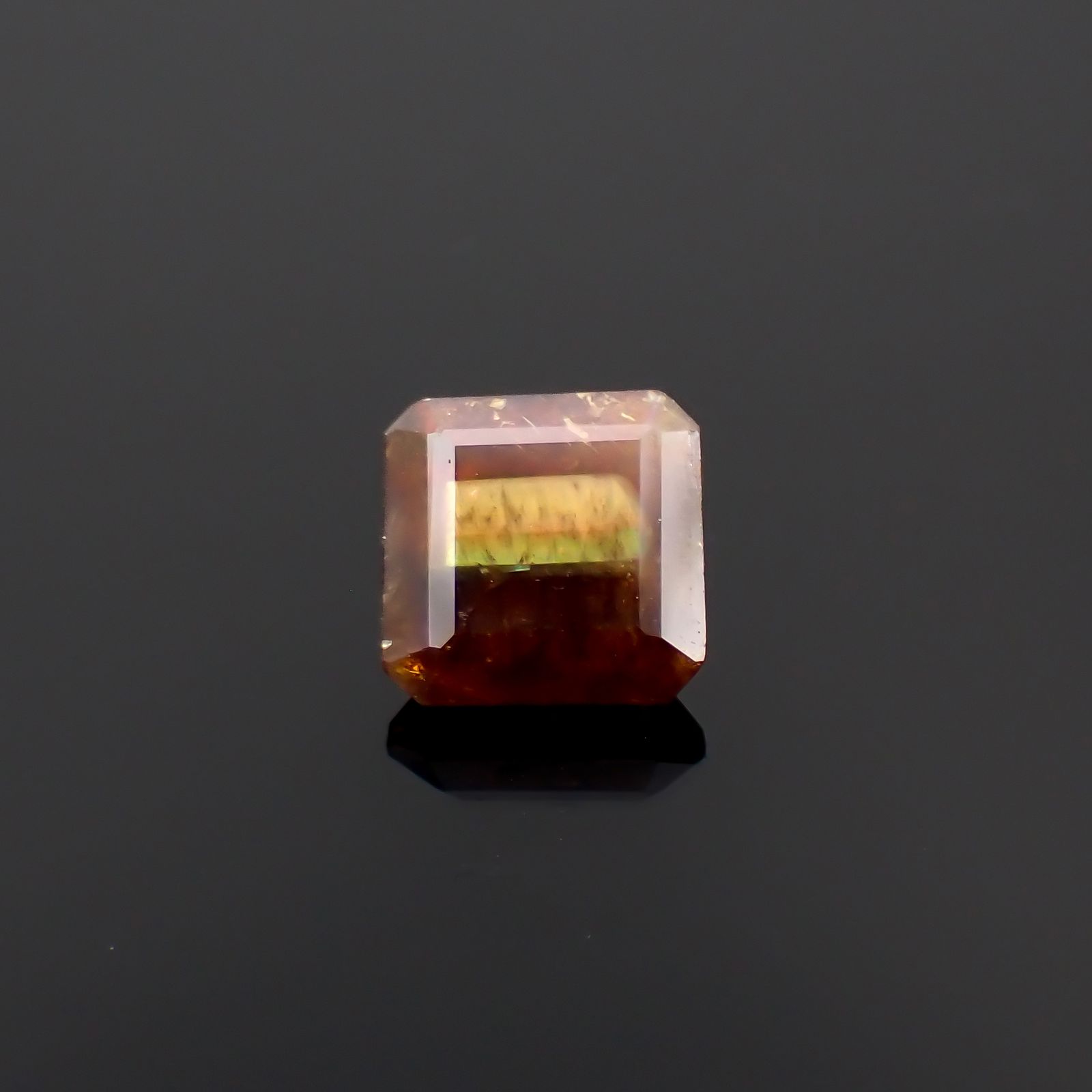 レインボーガーネット 日本・奈良県産 1.71ct[231023638]6.4x6.3mm前後