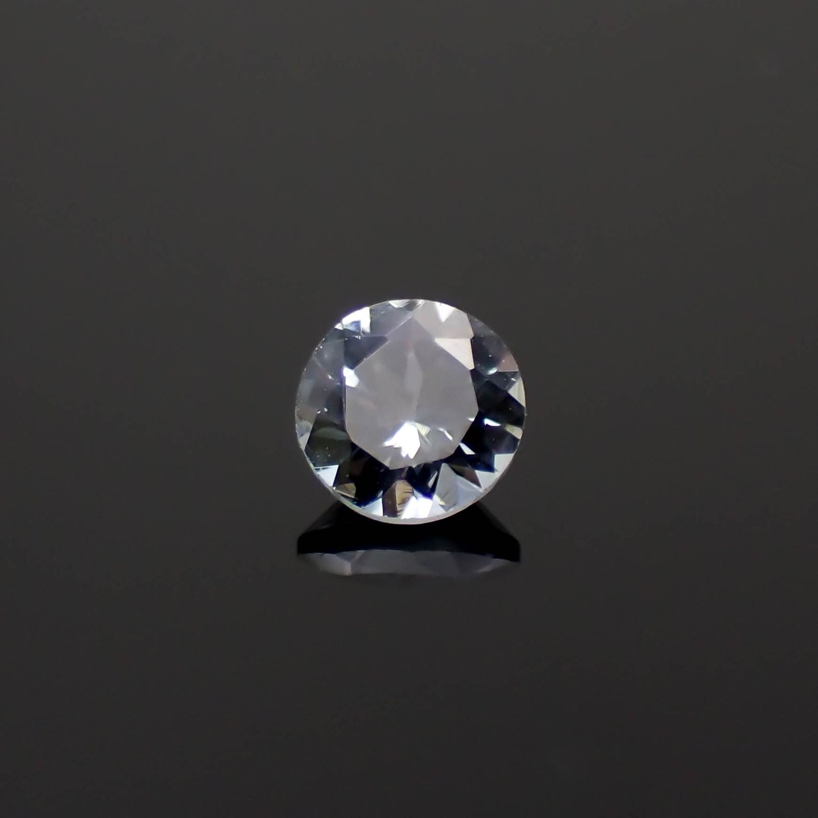 グレースピネル タンザニア産 0.41ct[230421539]4.4x4.4mm前後
