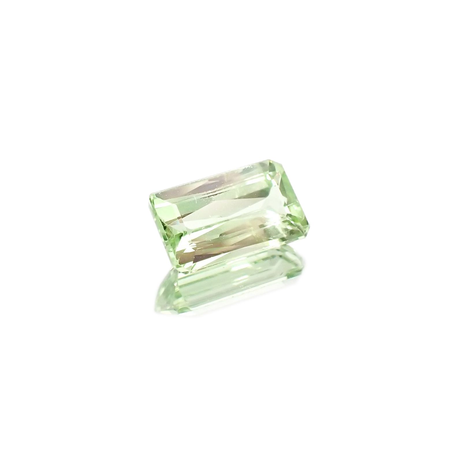 ミントガーネット(宝石名グリーン グロッシュラー・ガーネット)タンザニア・メレラニ鉱山産 識別済 1.26ct / 8x4.7mm前後 [251022257]