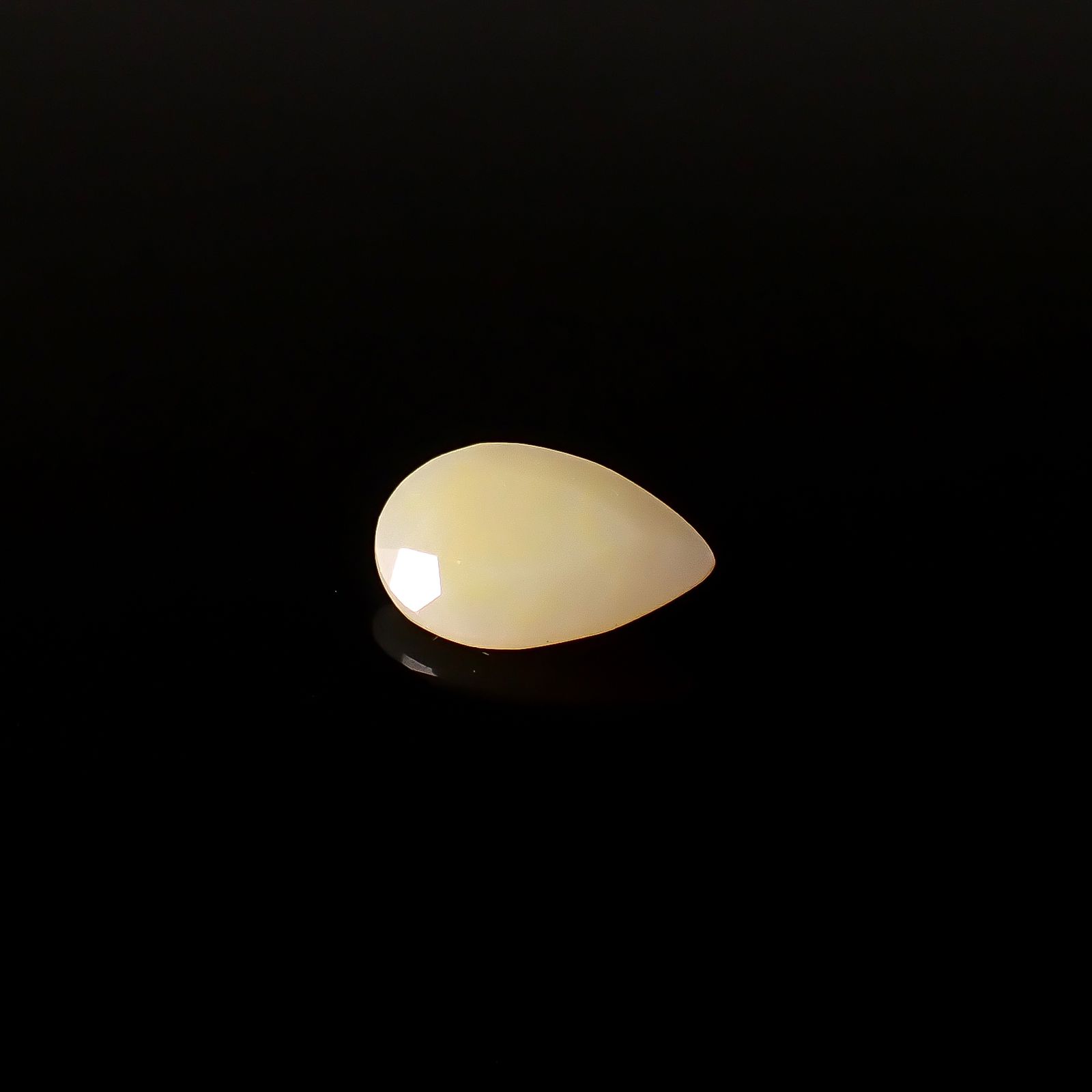 イエロースミソナイト イタリア産 3.92ct / 12.5x8.5mm前後 [251231401]