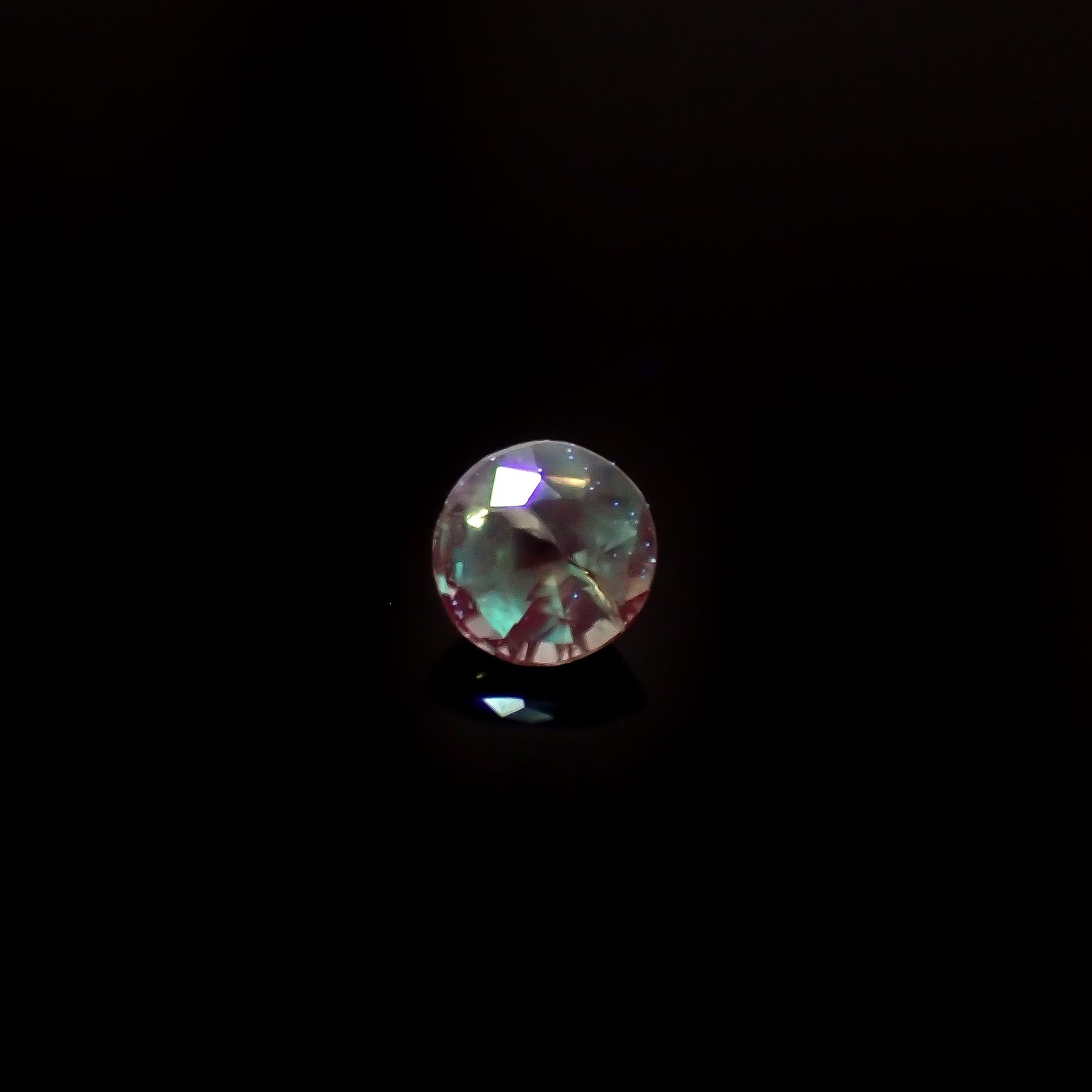 シルキーアレキサンドライト ブラジル産/EmeraldMains社製 0.043ct[240527613]2.1x2.1mm前後
