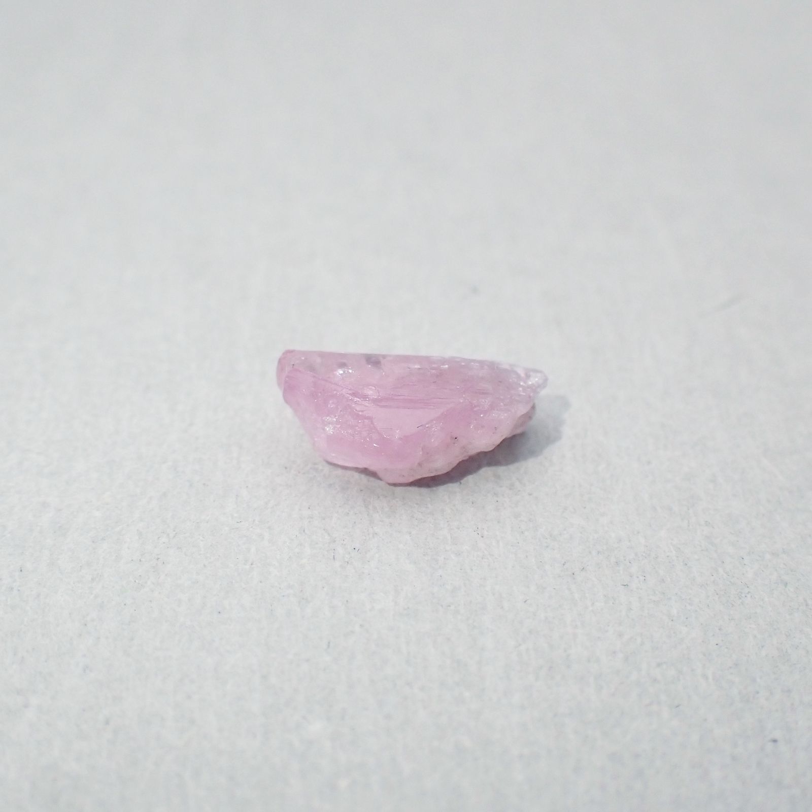 ピンクゾイサイト 原石 タンザニア産 2.62ct[231225000]11x7.2mm前後