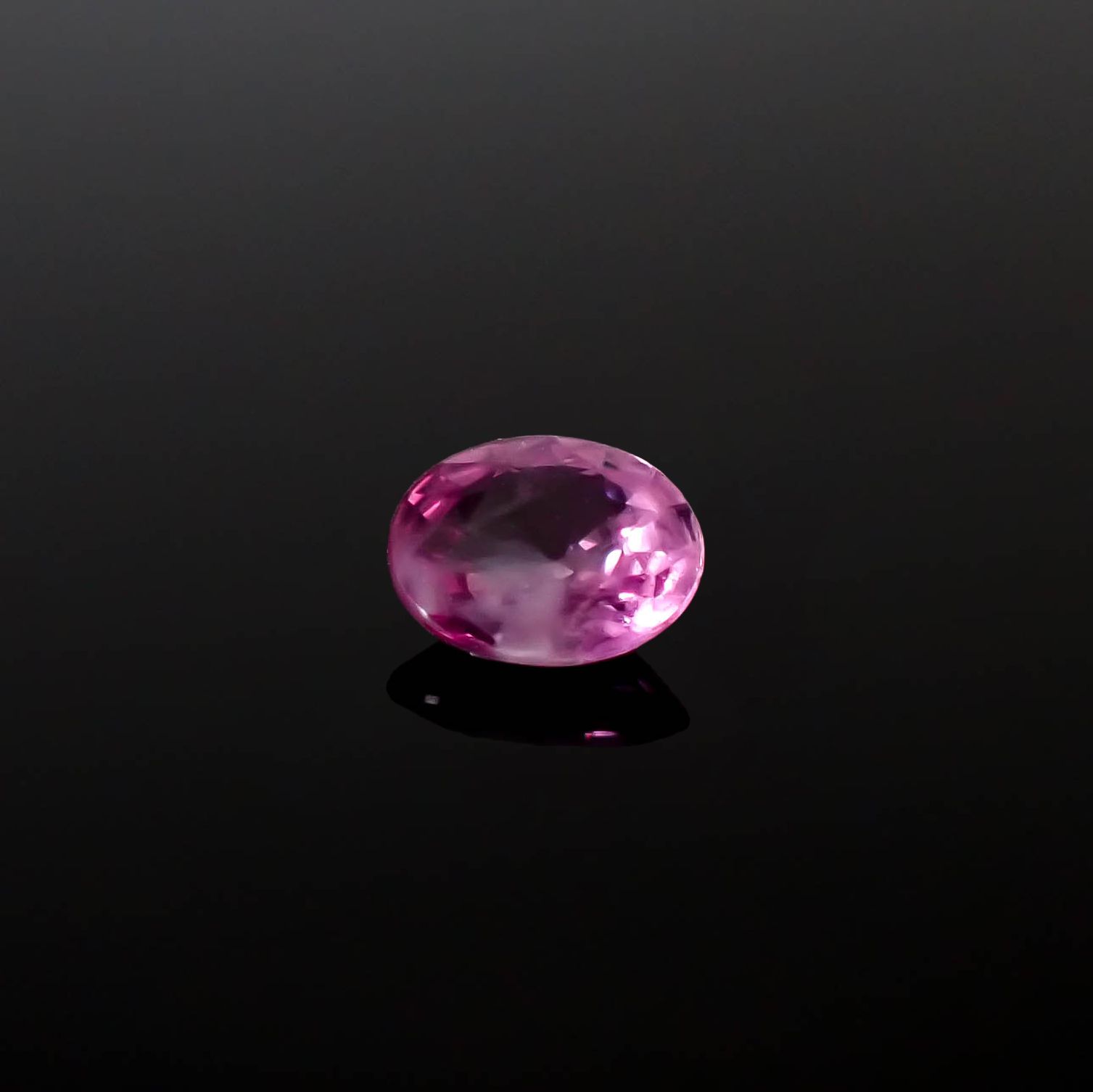 シルキーピンクサファイア 非加熱 ベトナム産 0.32ct [250330056]4.6x3.6mm前後