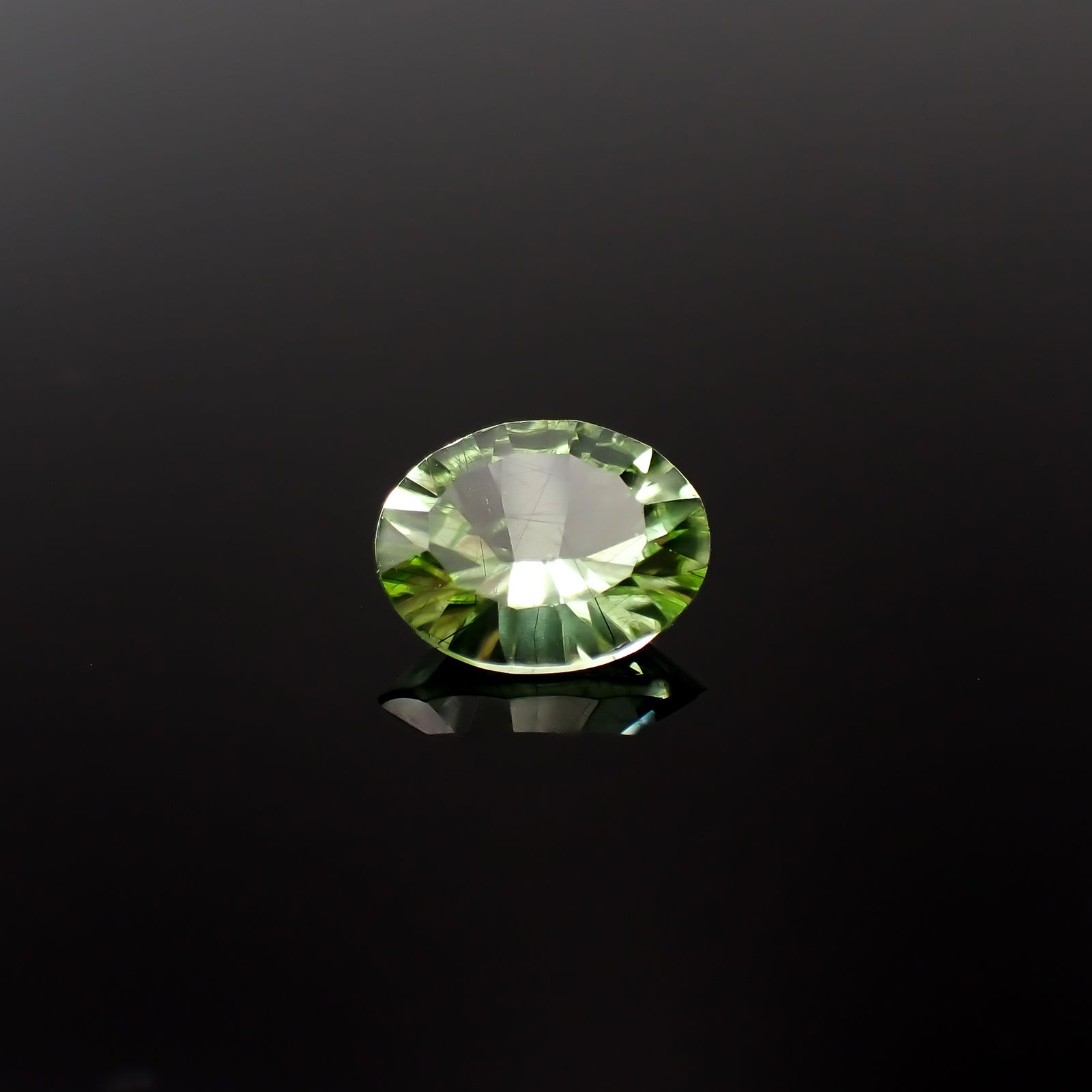 ◇コンケーブカット◇ルドウィジャイトインペリドット パキスタン産 1.72ct[240628418]8.9x6.9mm前後
