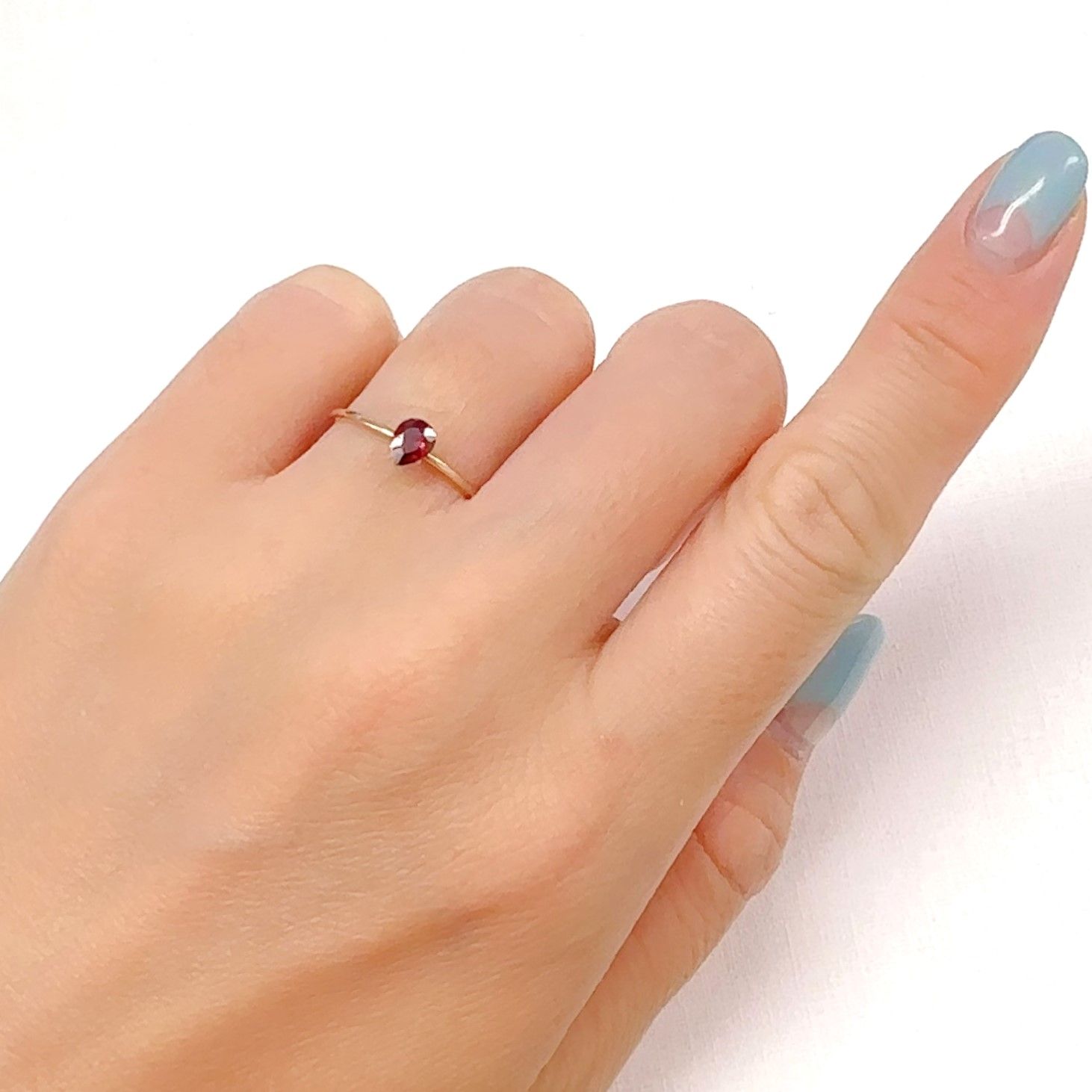 レッドスピネル(宝石名レッド・スピネル)タンザニア産 0.29ct 識別済[240728578]5x3.9mm前後