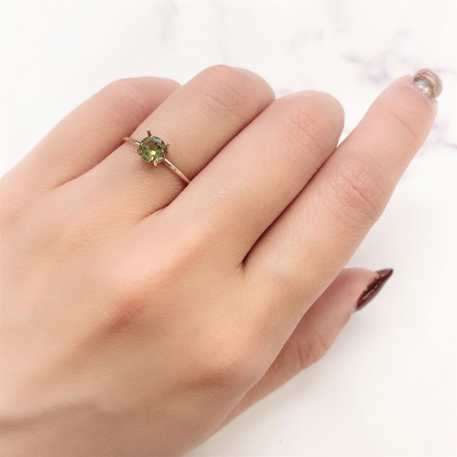デマントイドガーネット(宝石名デマントイド・ガーネット)ロシア産 0.581ct ソ付(彩珠)[220717103]5.2x5.1mm前後