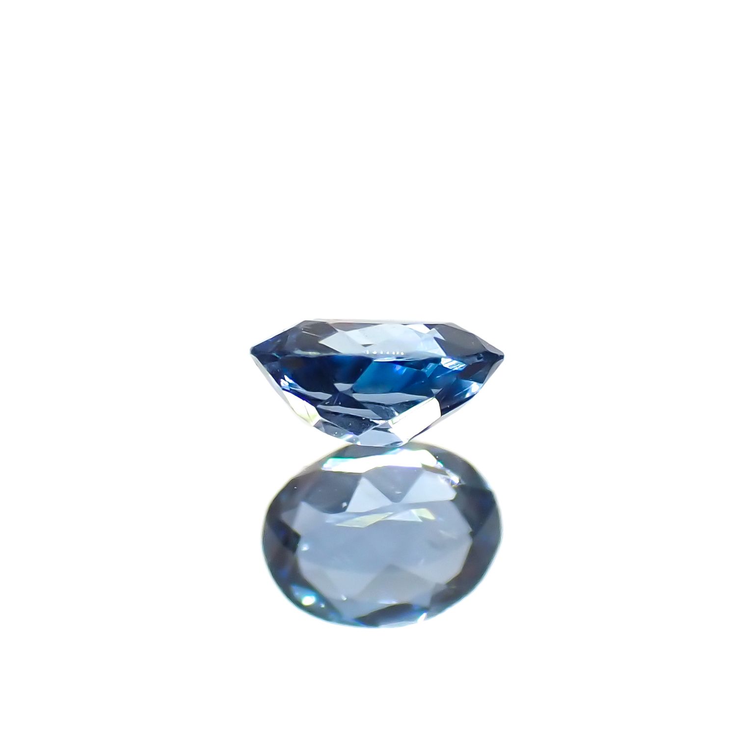 タトゥーアクアマリン ブラジル・ミナスジェライス州タトゥー鉱山産 0.11ct[240226064]3.6x2.8mm前後