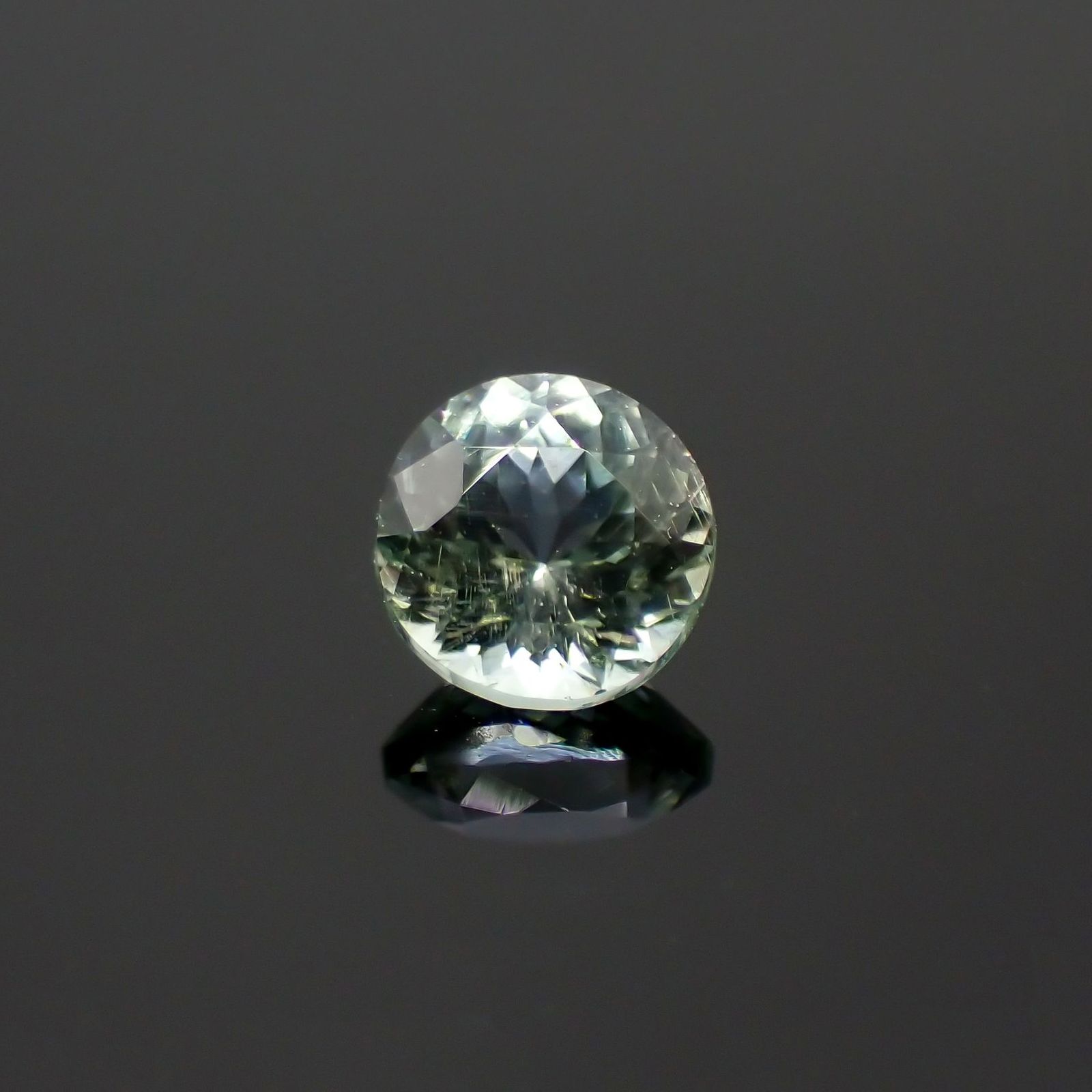 バナジウムコーネルピン(宝石名コーネルピン)タンザニア・タンガ州産 識別済 0.33ct / 4.3x4.2mm前後 [220716906]