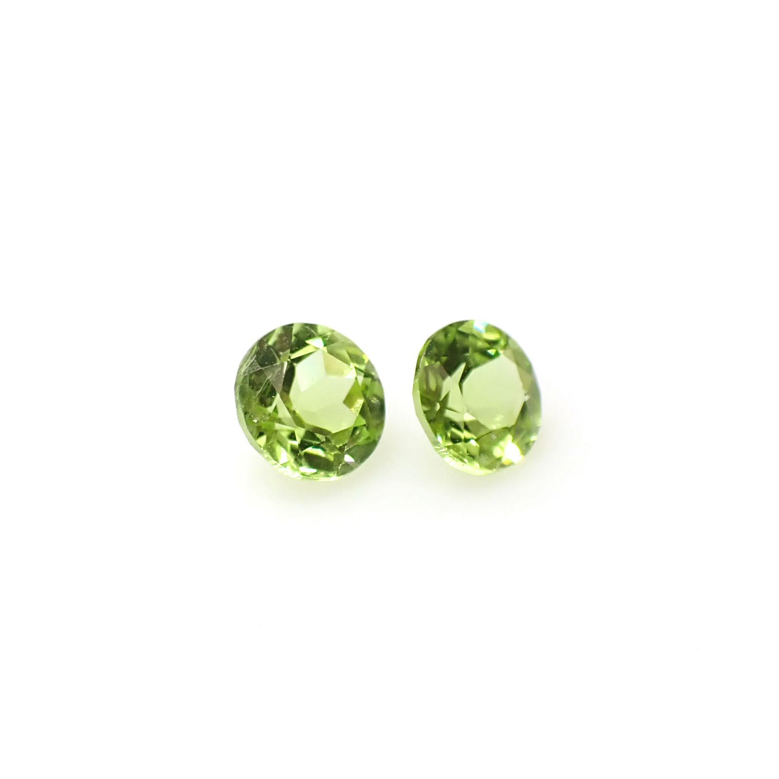 ◇ペアセット◇ペリドット 中国産 1.08ct(2pcs合計) [250730797]5.1x5mm前後