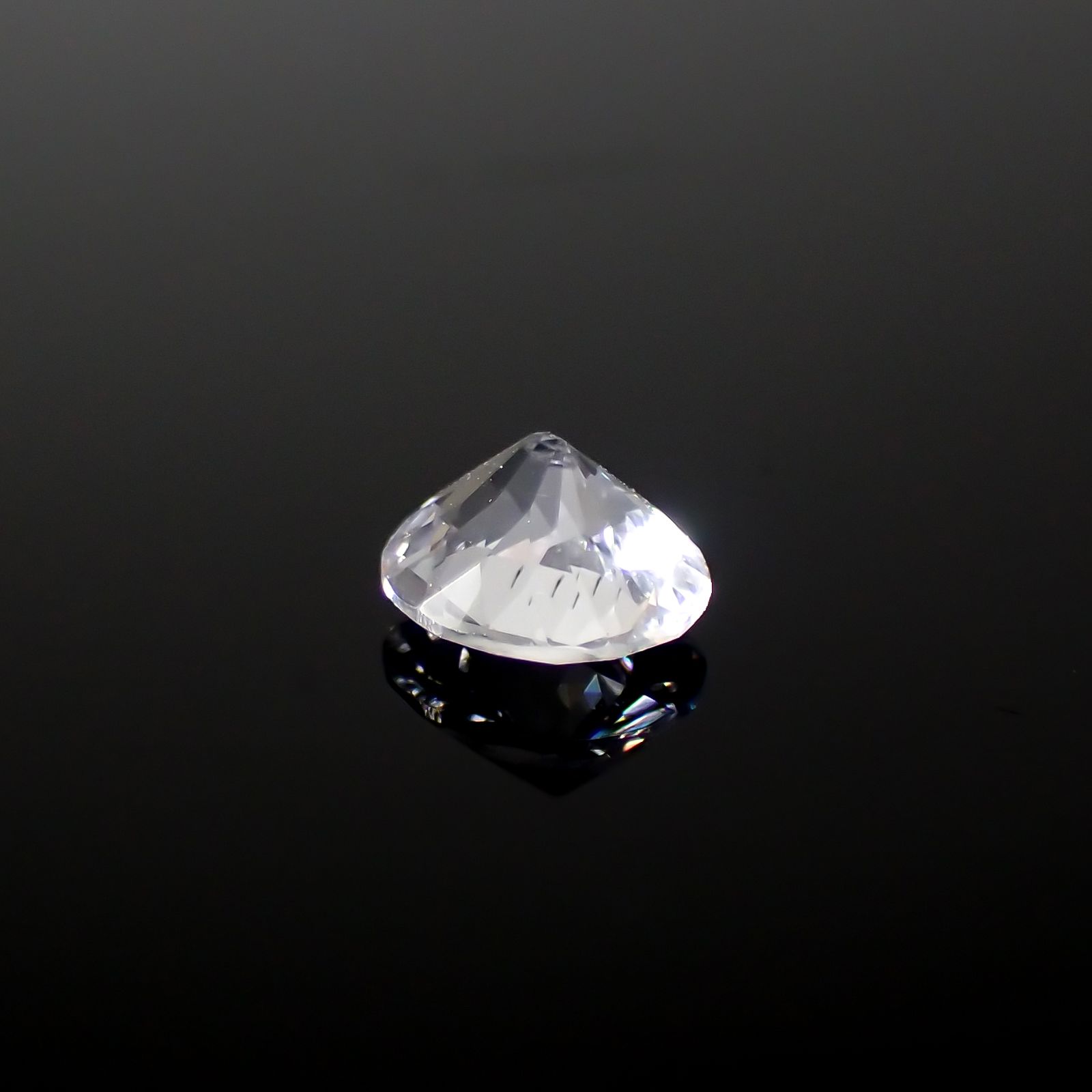 アイスラベンダーサファイア(宝石名サファイア)スリランカ/マダガスカル産 0.66ct 識別済[240226283]5.4x4.9mm前後