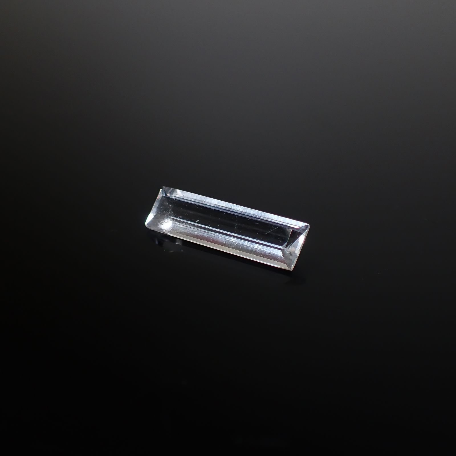 ナトロライト(宝石名ナトロライト)アメリカ・ニュージャージー州産 1.550ct ソ付(日独)[250229897]16.22x4.72mm前後