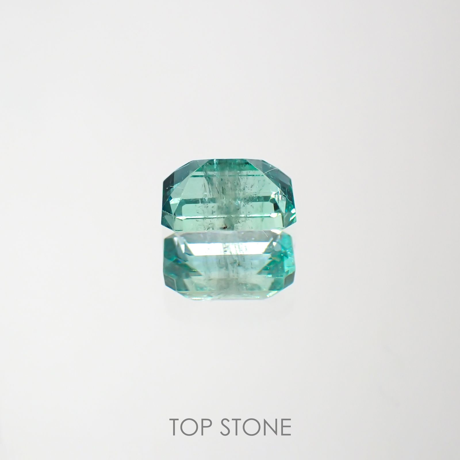 エメラルド(宝石名エメラルド) ザンビア産 0.57ct 識別済[211013002]6×3.9mm前後