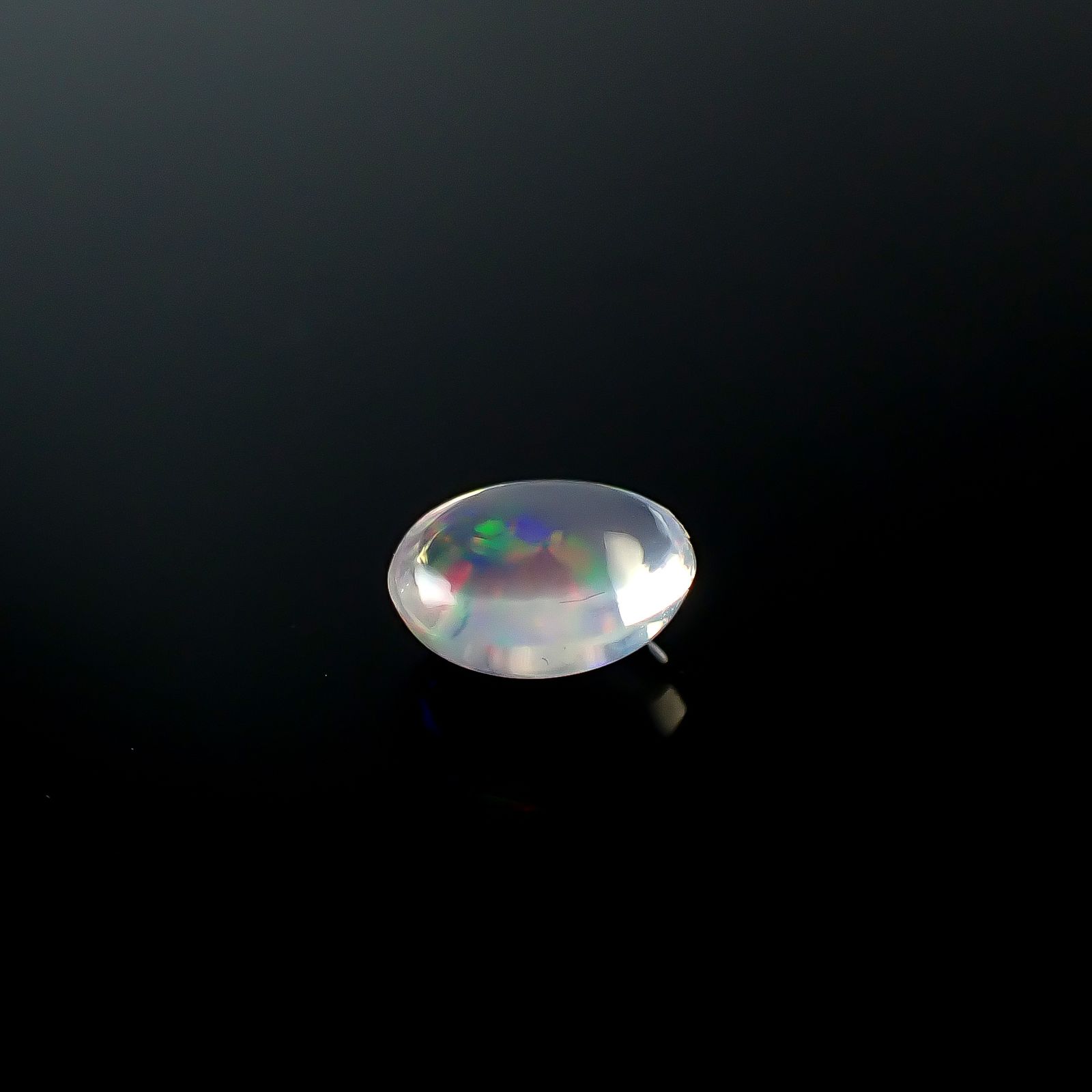 ウォーターオパール メキシコ産 0.60ct / 6.4x5.8mm前後 [250931003]