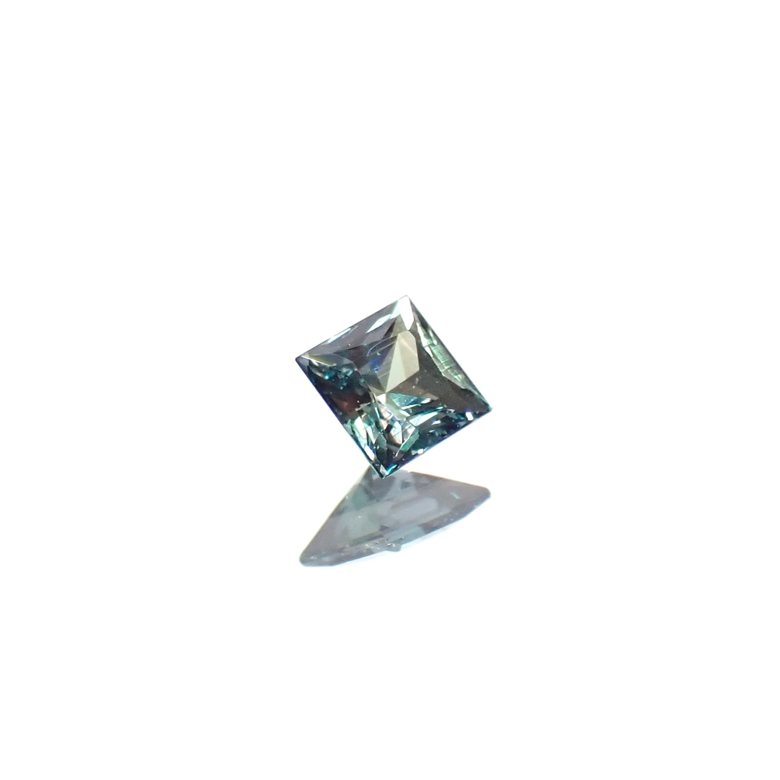 ◇プリンセスカット◇アレキサンドライト ブラジル産/EmeraldMains社製 0.081ct[240527592]2.4x2.4mm前後