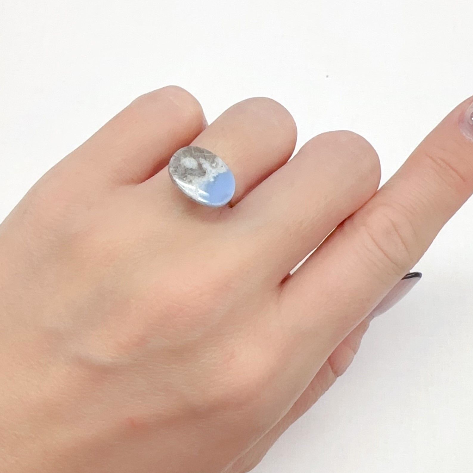マトリックスブルーオパール アメリカ・オレゴン州産 4.35ct[240125729]13.8x10.1mm前後