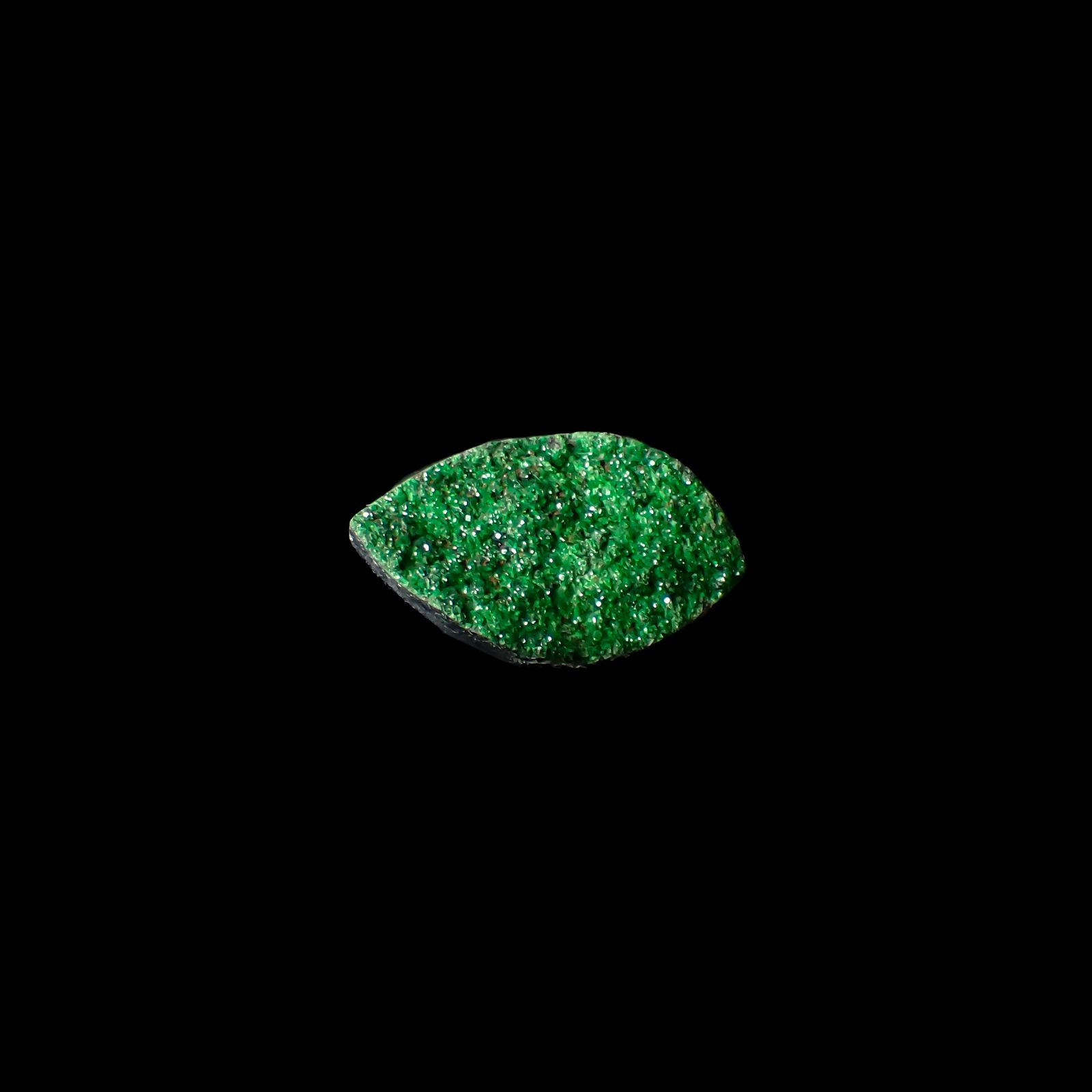 ウバロバイト 原石 ロシア産 11.50ct[240326445]20.7x12.5mm前後