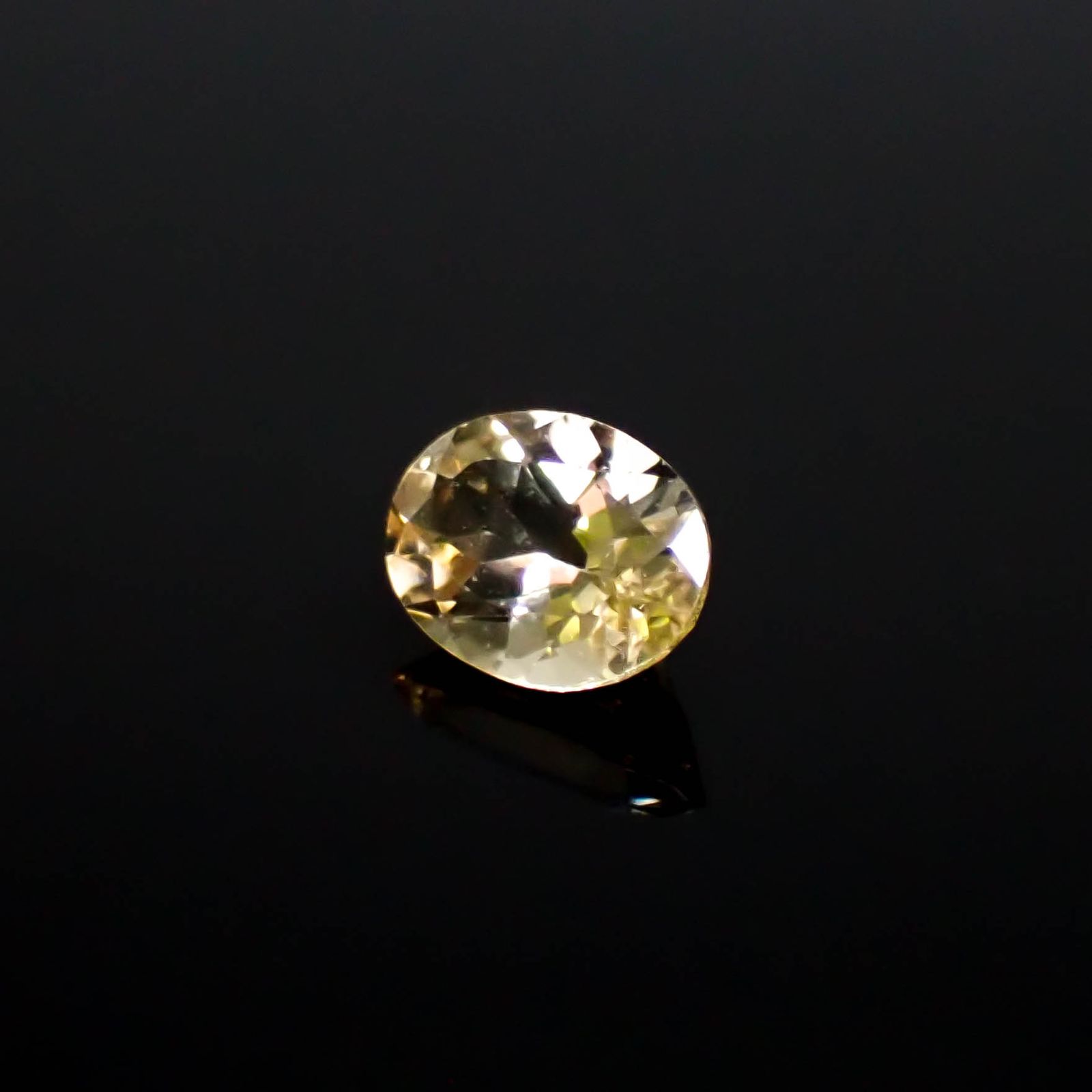 イエローベリル(宝石名イエロー・ベリル)ブラジル産 1.00ct 識別済[250329988]7.8x5.9mm前後