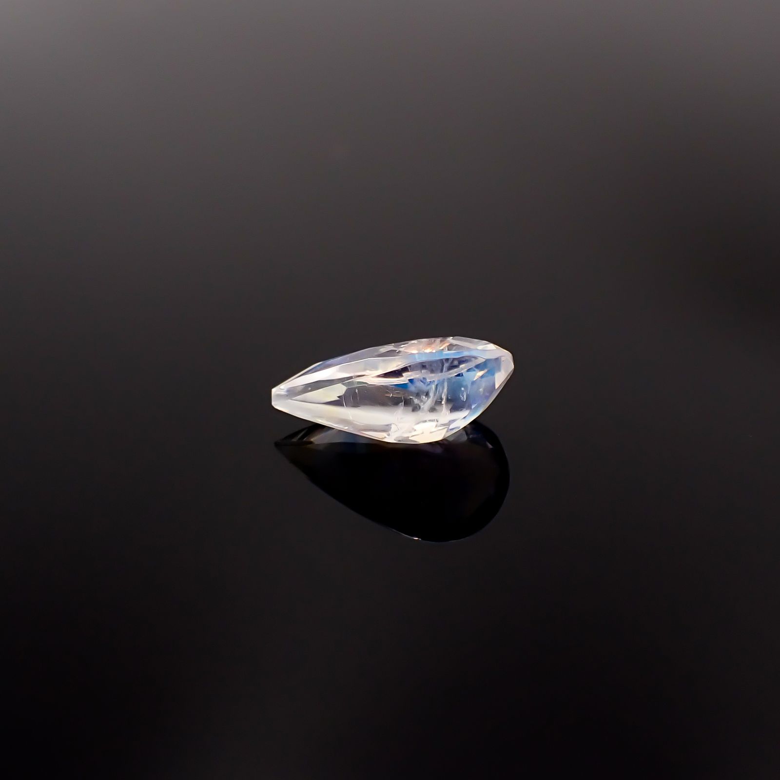 レインボームーンストーン インド・ビハール産 2.71ct / 13.2x7.8mm前後 [260431974]