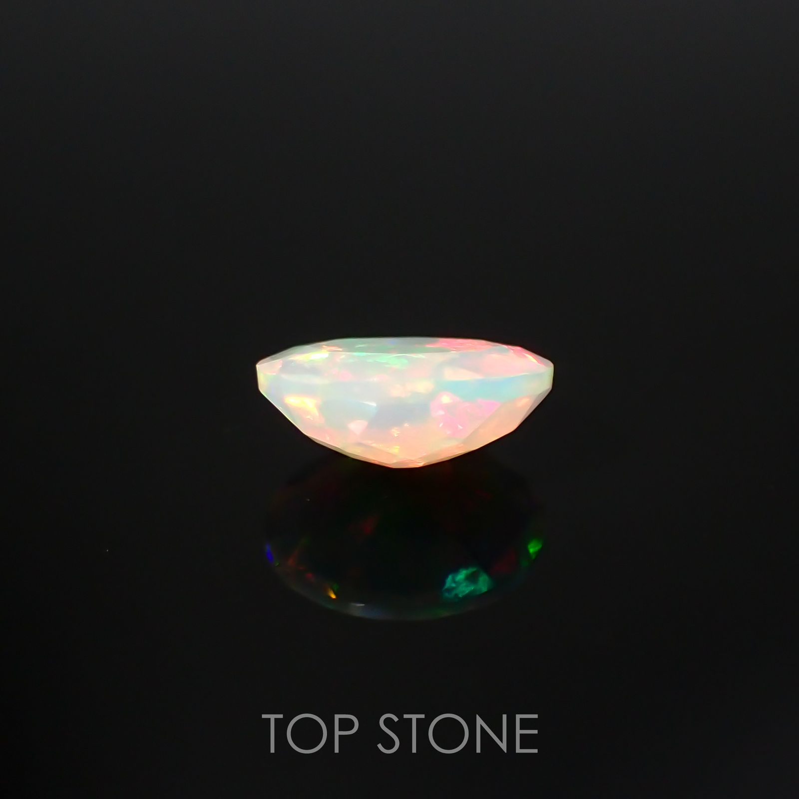 エチオピアオパール(宝石名オパール)エチオピア産 0.66ct 識別済[220114789]8x5.9mm前後