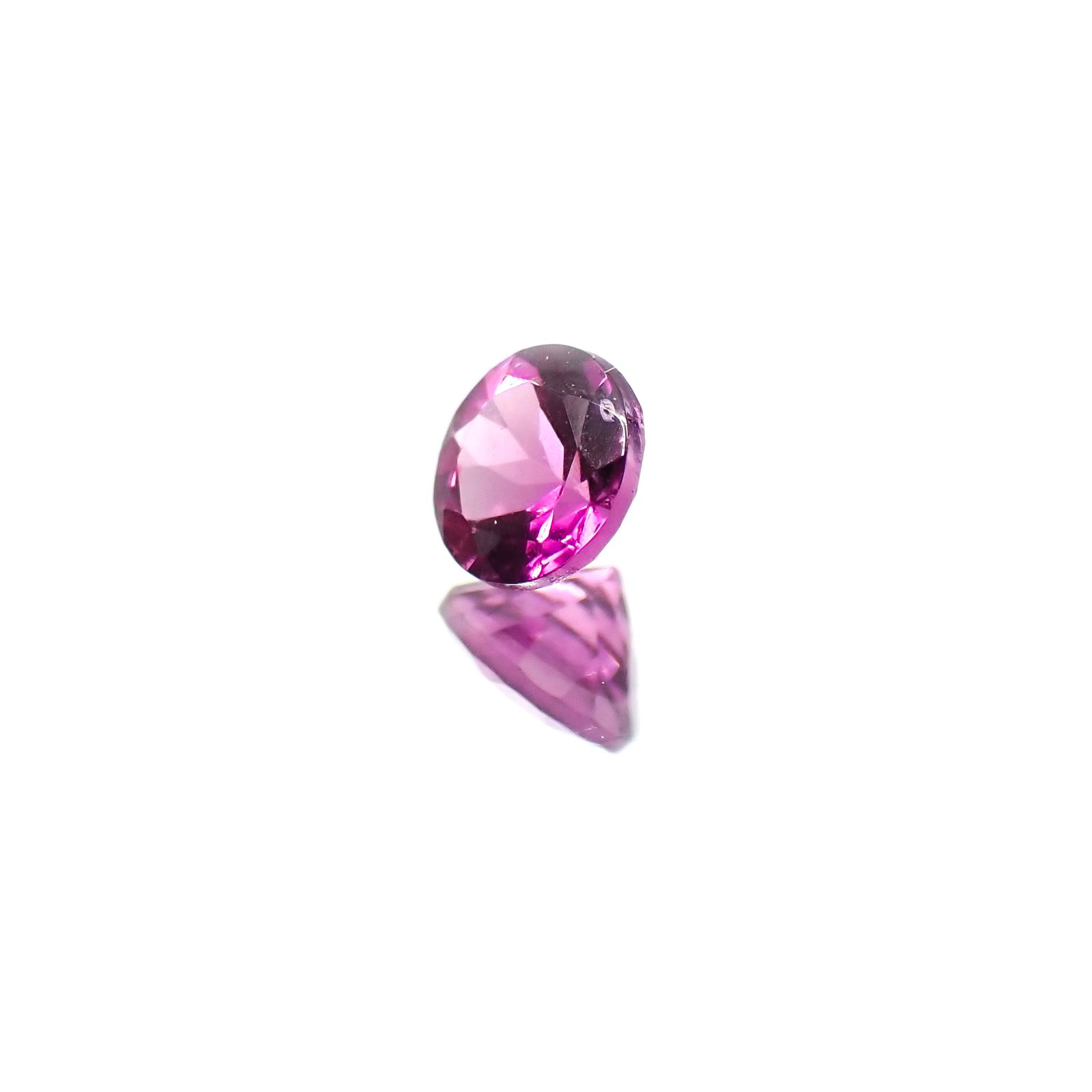 カラーシフトマラヤガーネット(宝石名ガーネット)タンザニア産 0.32ct 識別済[231124125]3.9x3.9mm前後
