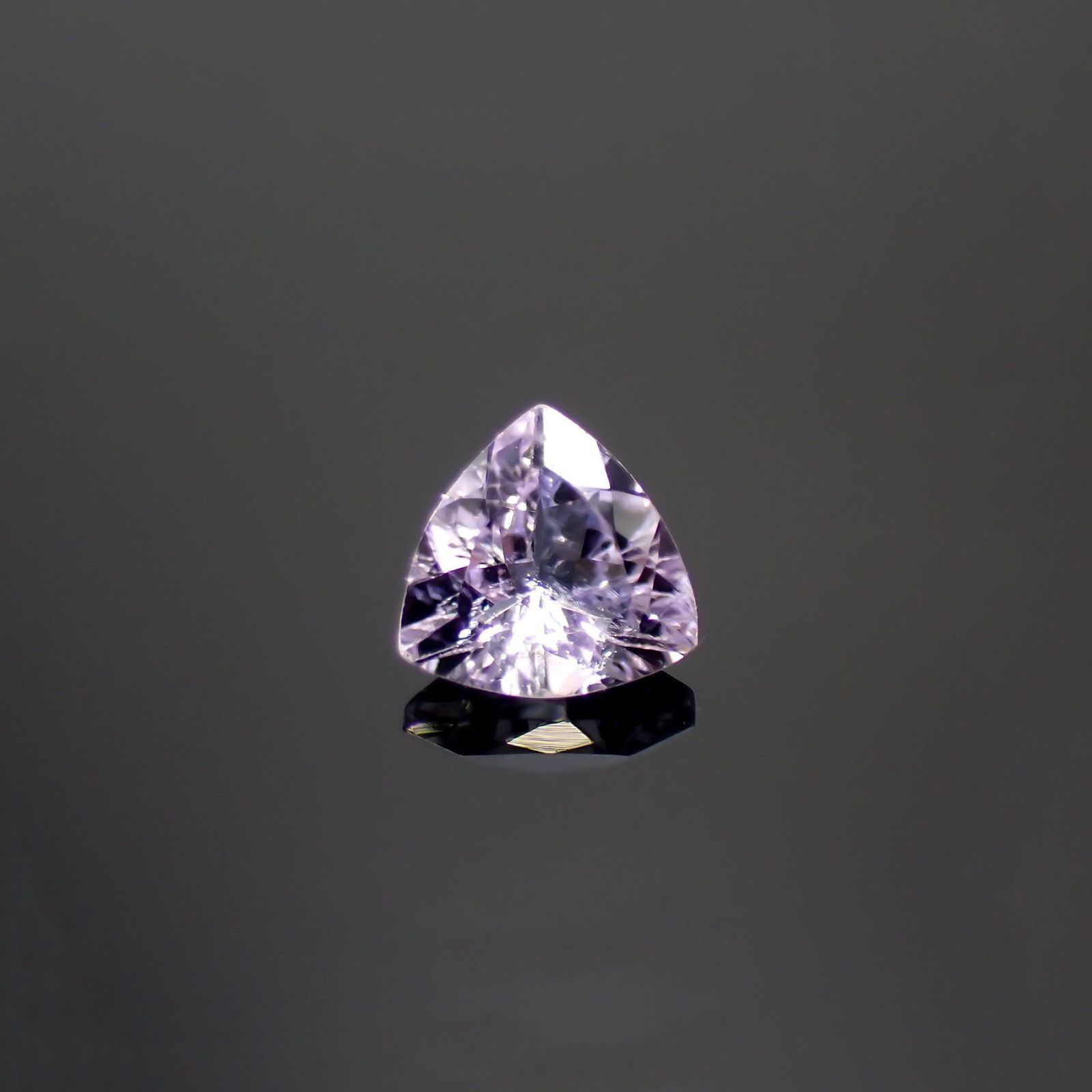 ラベンダーゾイサイト(宝石名ゾイサイト)タンザニア産 0.38ct 識別済[220115057]5x5mm前後