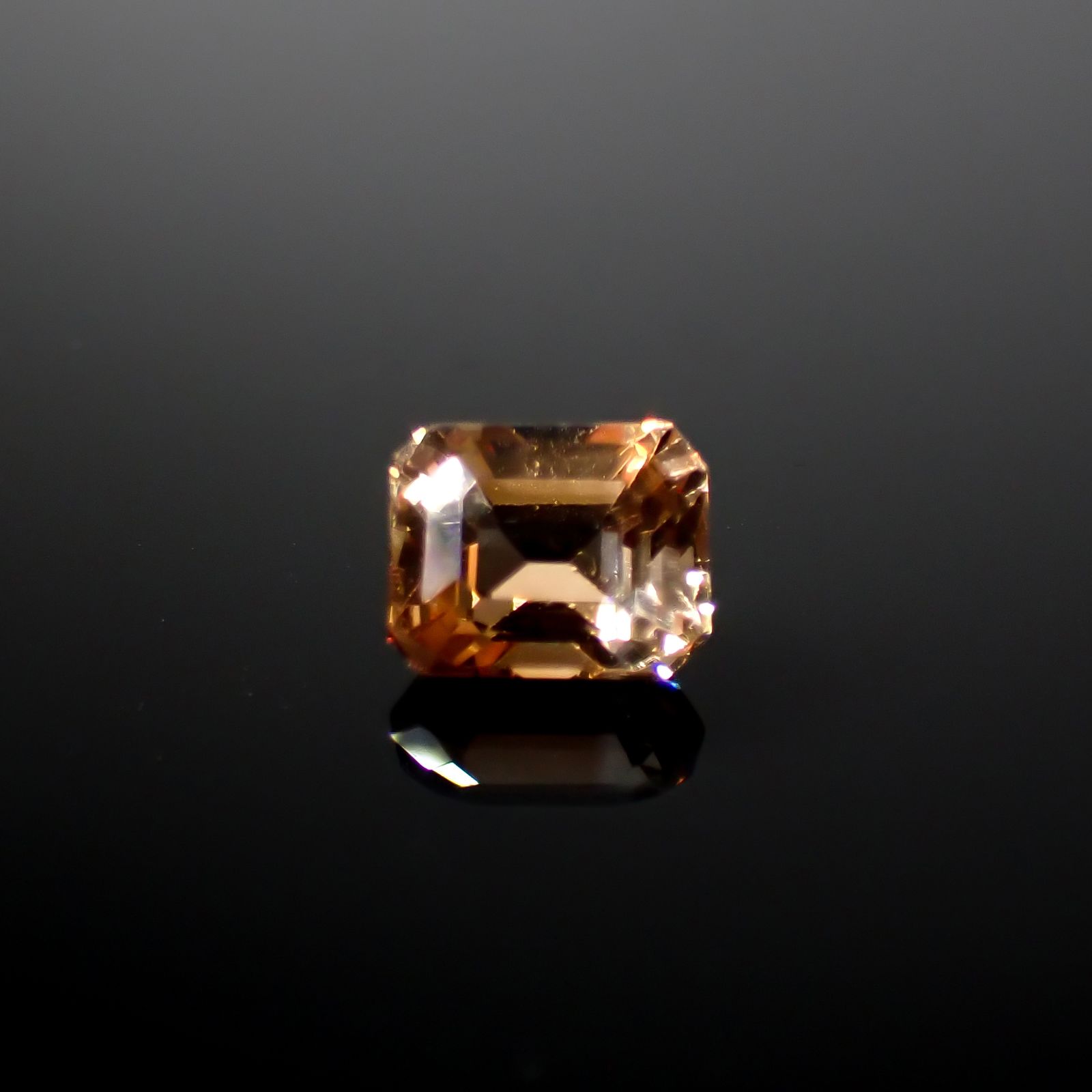 バイカラートパーズ ブラジル産 2.70ct [241129457]8.1x6.6mm前後