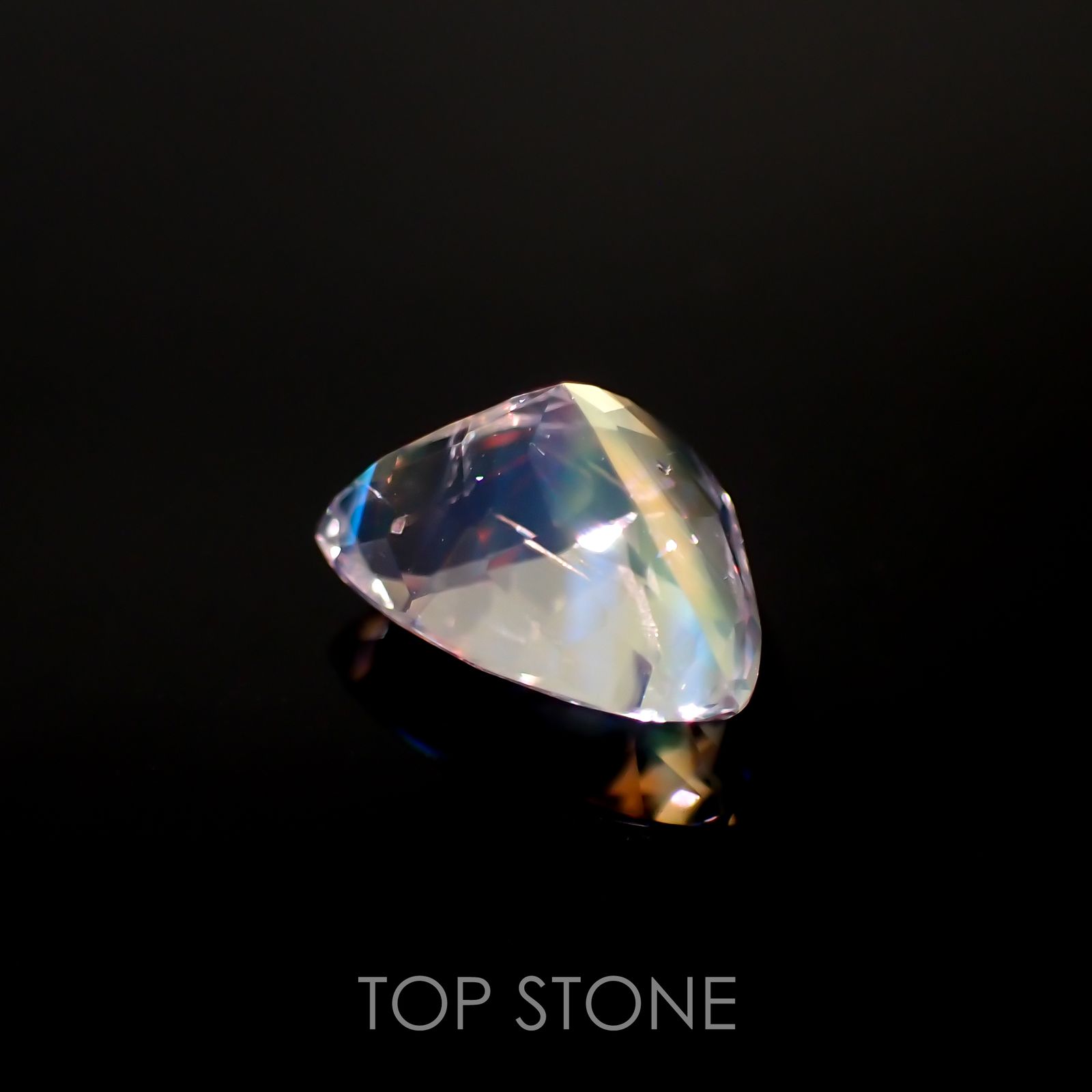 レインボームーンストーン(宝石名ラブラドライト) マダガスカル産 1.586ct ソ付(彩珠)[210711769]7.1×8.9mm前後