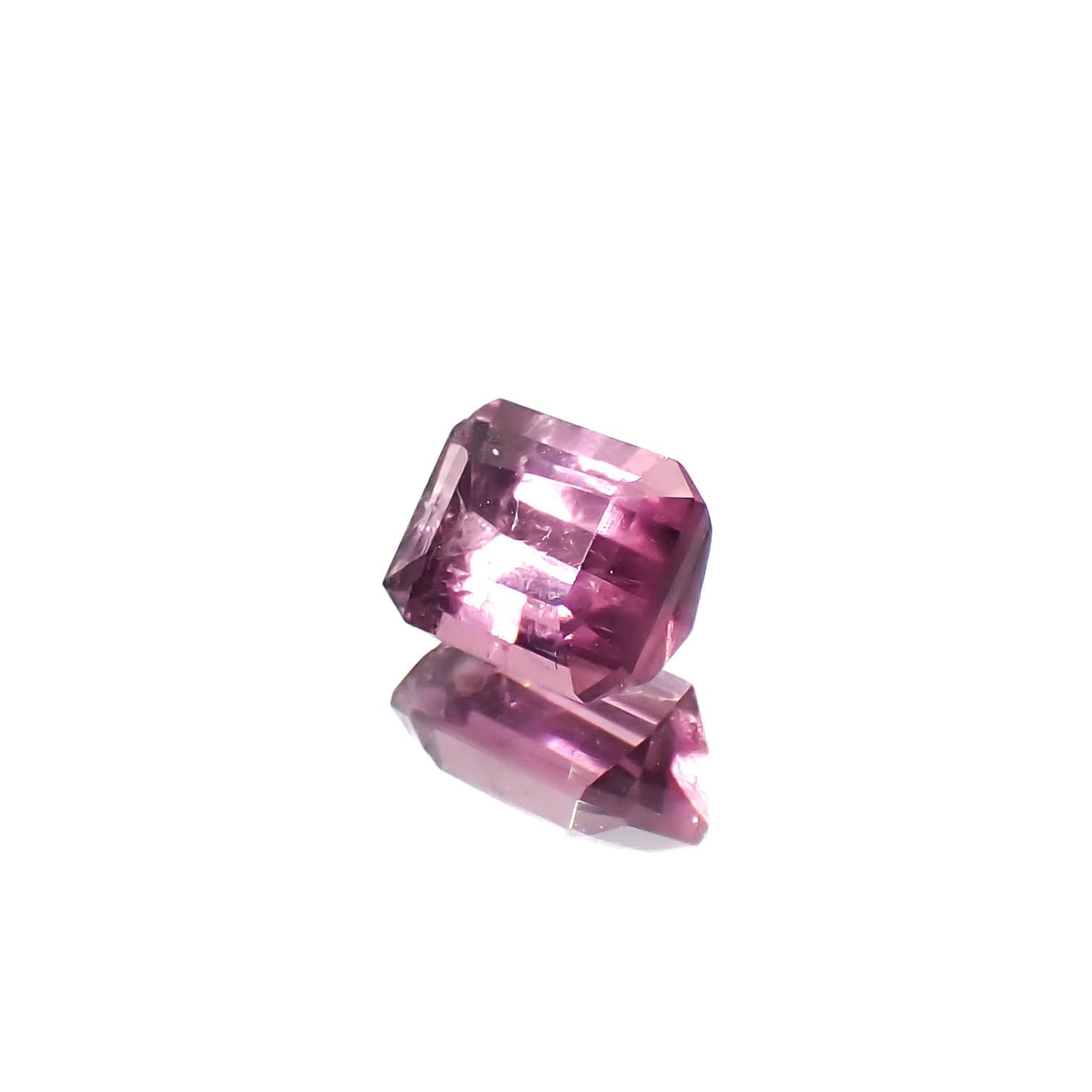 パープルトルマリン アフガニスタン産 0.61ct / 5.1x4.2mm前後 [251131312]