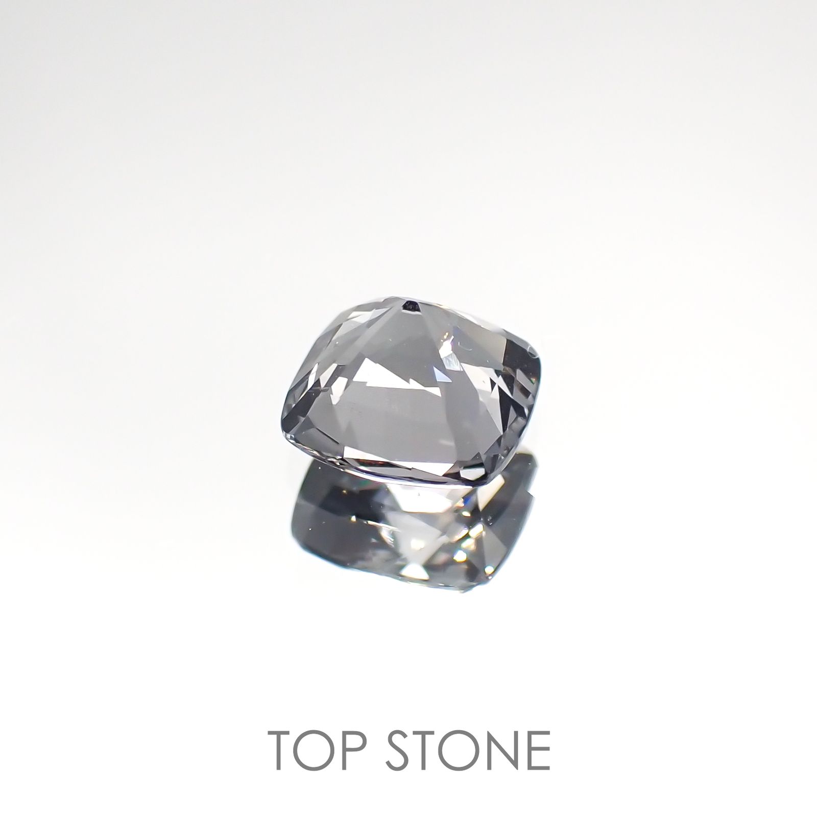 プラチナスピネル ビルマ産 ルース 0.86ct[210812843]5.5×5.2mm前後