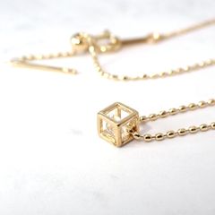 ◇K18 Reinette（レネット）◇レインボームーンストーン | キューブボックスデザイン [チャーム/ペンダントトップ※チェーン別売り]