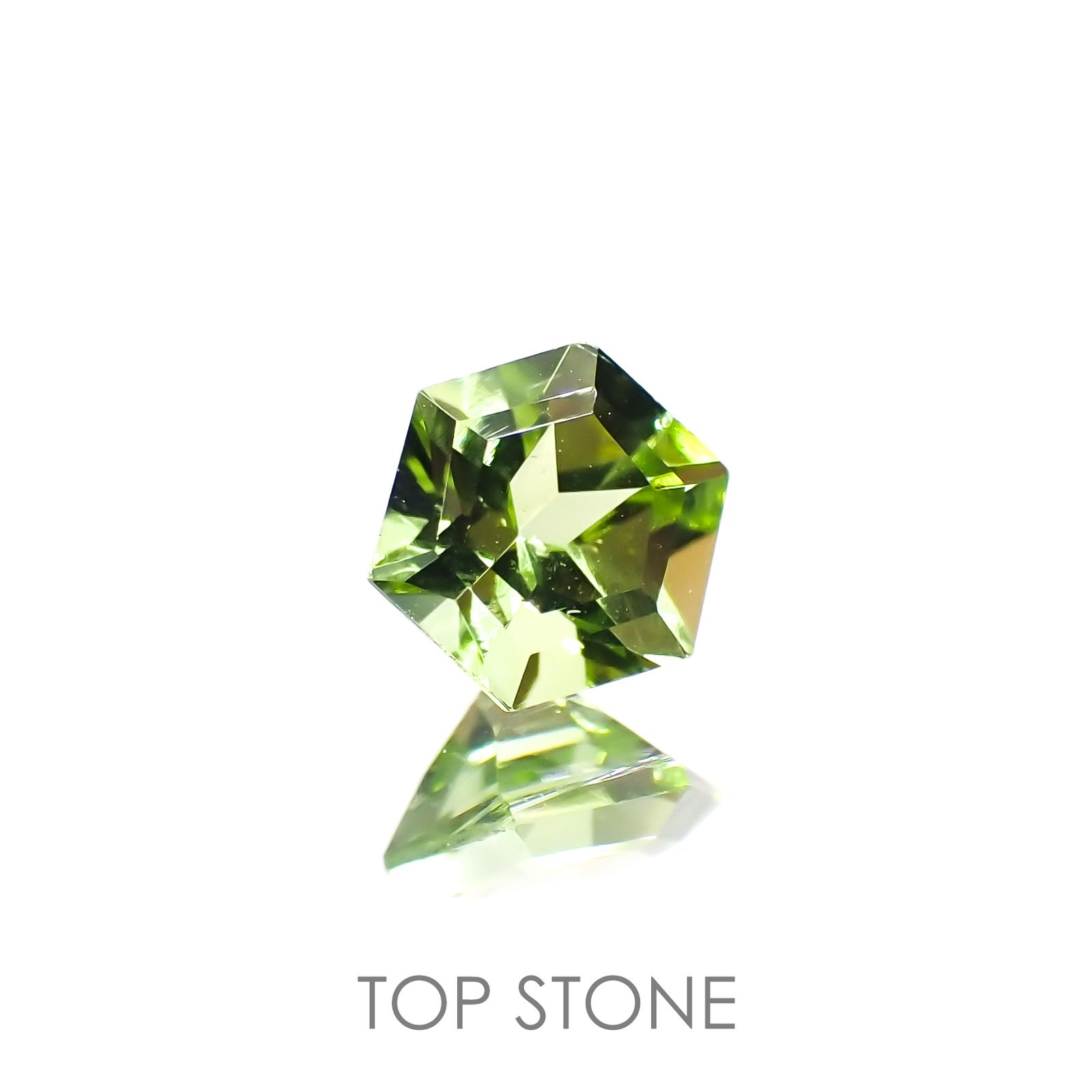 ◇ヘキサゴンカット◇ペリドット(宝石名ペリドット) パキスタン産 0.58ct 識別済[210913101]4.9×4.8mm前後