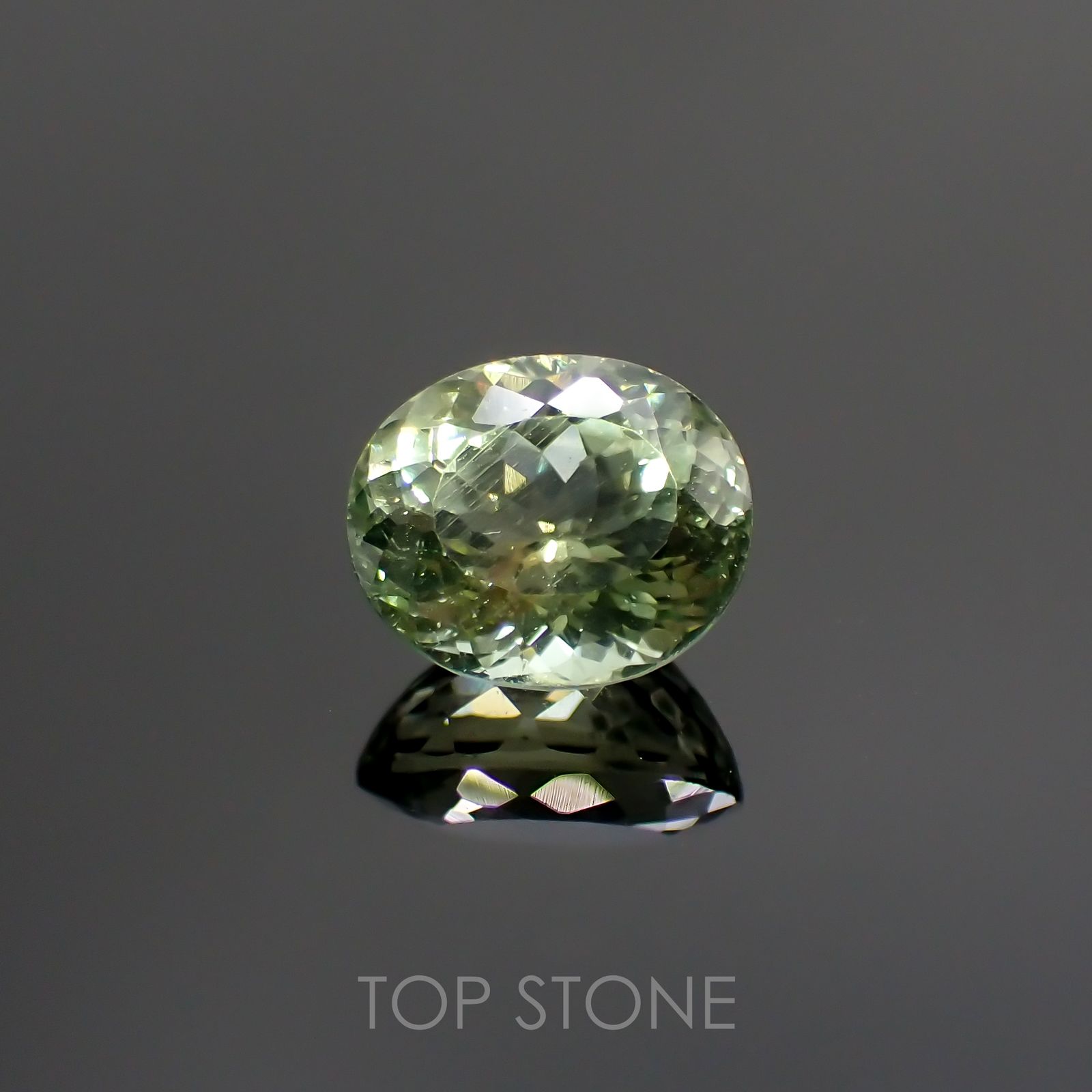 グリーンアパタイト(宝石名アパタイト) マダガスカル産 1.76ct 識別済[20106883]7.6×6.4mm前後