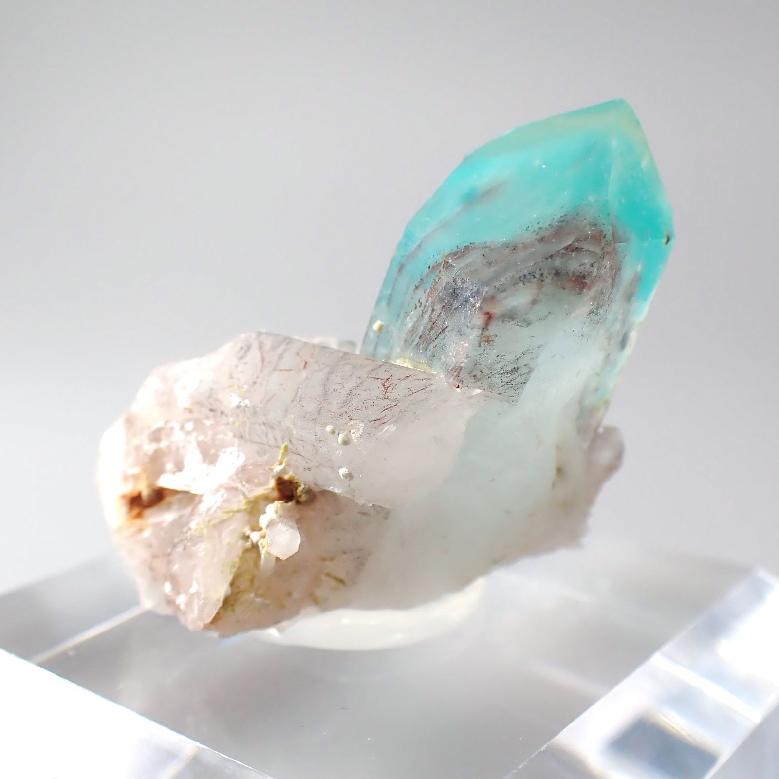 アホイトインクォーツ原石 南アフリカ・メッシーナ鉱山産 アクリル台座付き 55.16ct(11.03g) / 28.3x26.4x28.1mm前後 [260532290]