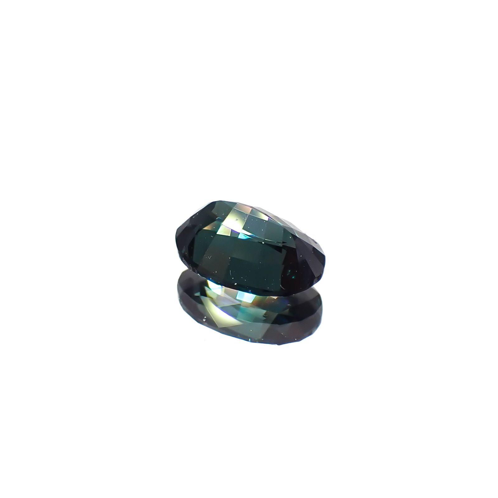 ベキリーブルーガーネット（カラーチェンジガーネット アレキタイプ） マダガスカル・ベキリー産 0.83ct [241029377]6.6x4.7mm前後