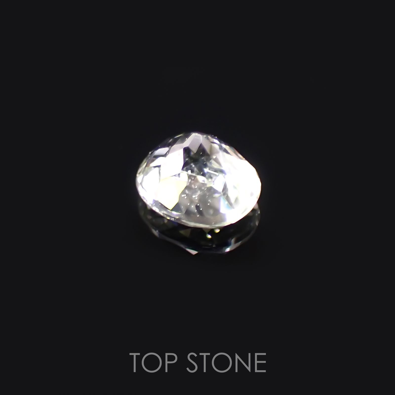 リューコガーネット(宝石名ホワイト グロッシュラー・ガーネット) ビルマ産 0.24ct 識別済[210510769]3.8×3.2mm前後