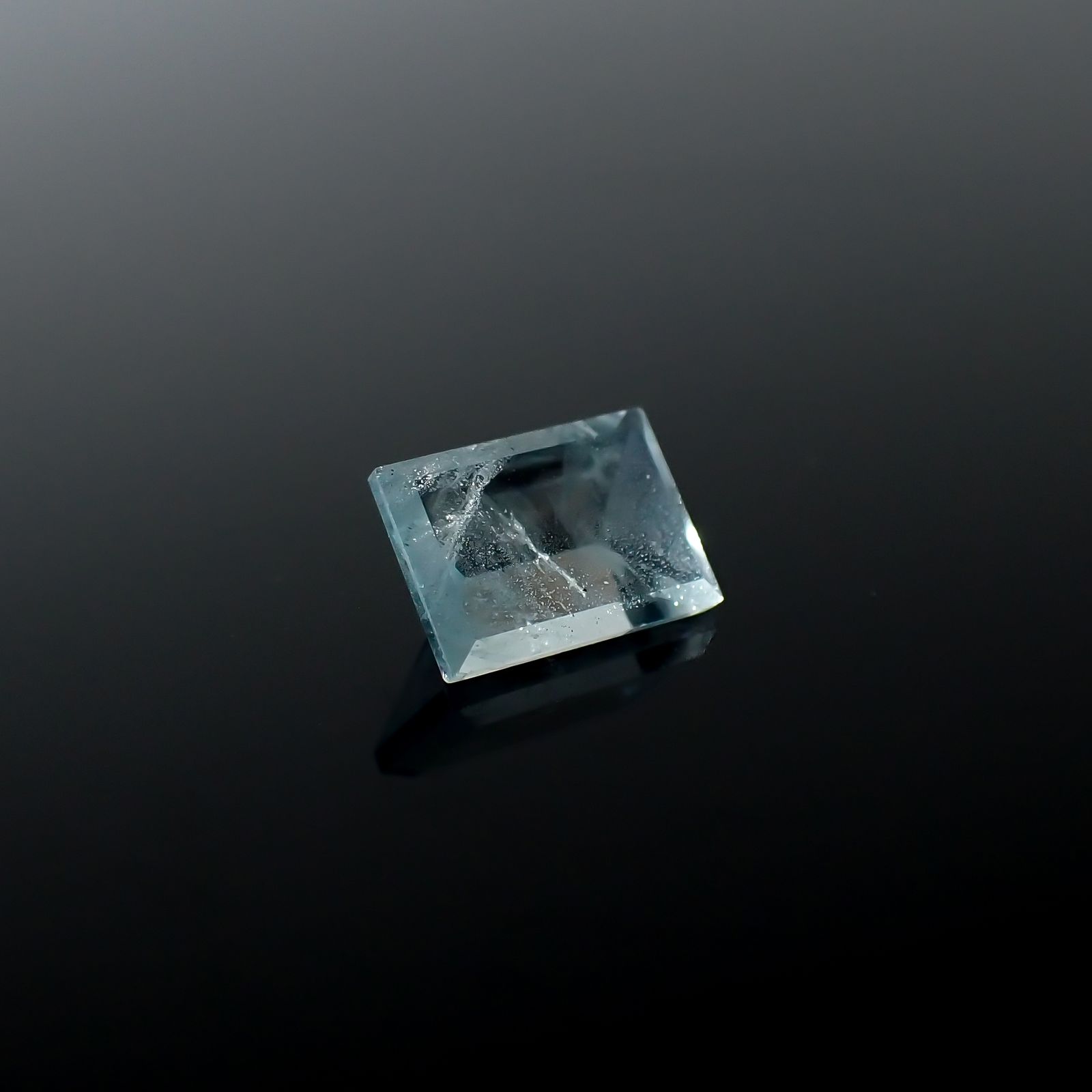 ◇ミラーカット◇アクアマリン モザンビーク産 0.87ct[240226101]7.1x5mm前後