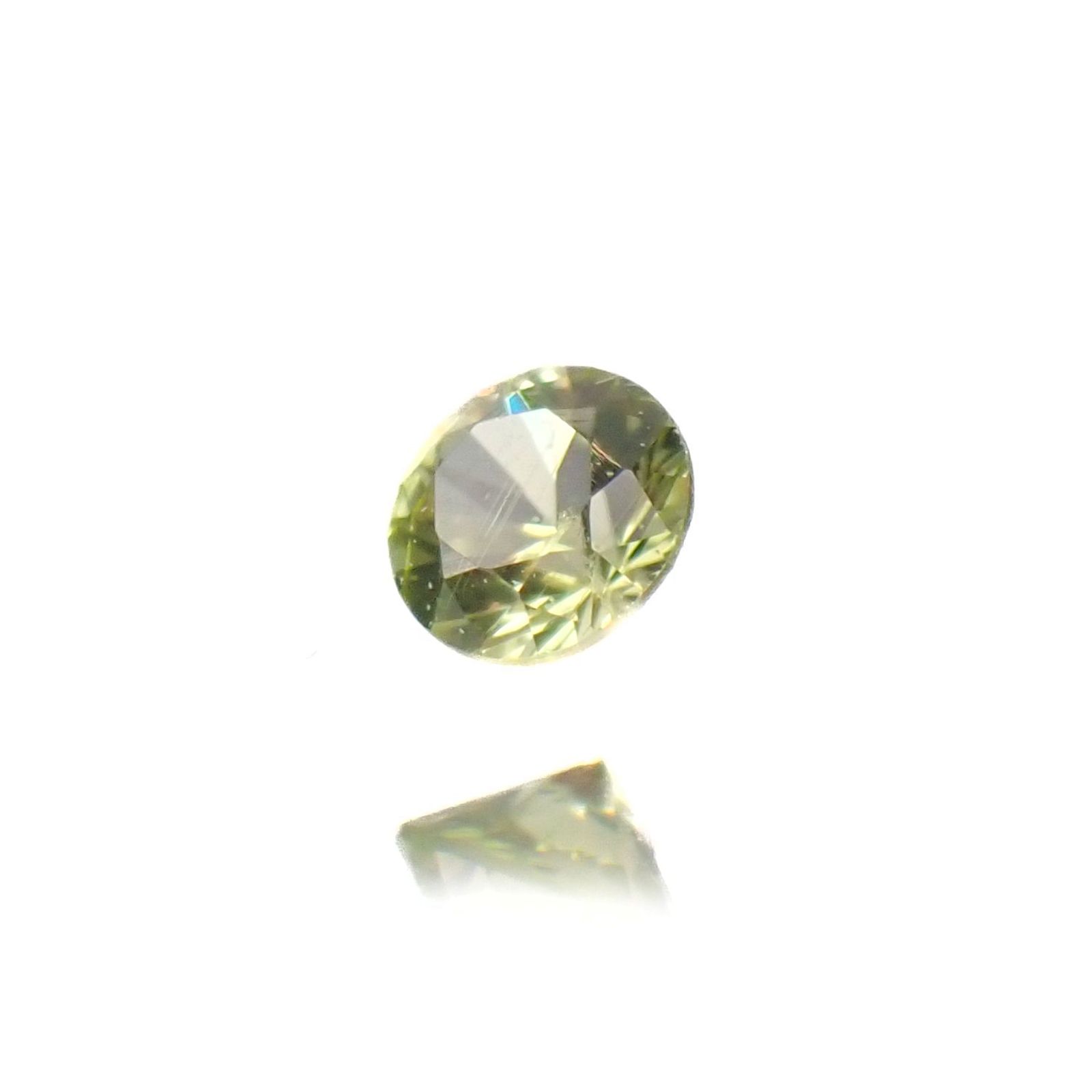 パラサイティックペリドット(宝石名ペリドット)採取地：ロシア 0.038ct 識別済[220616244]2.1x2.1mm前後