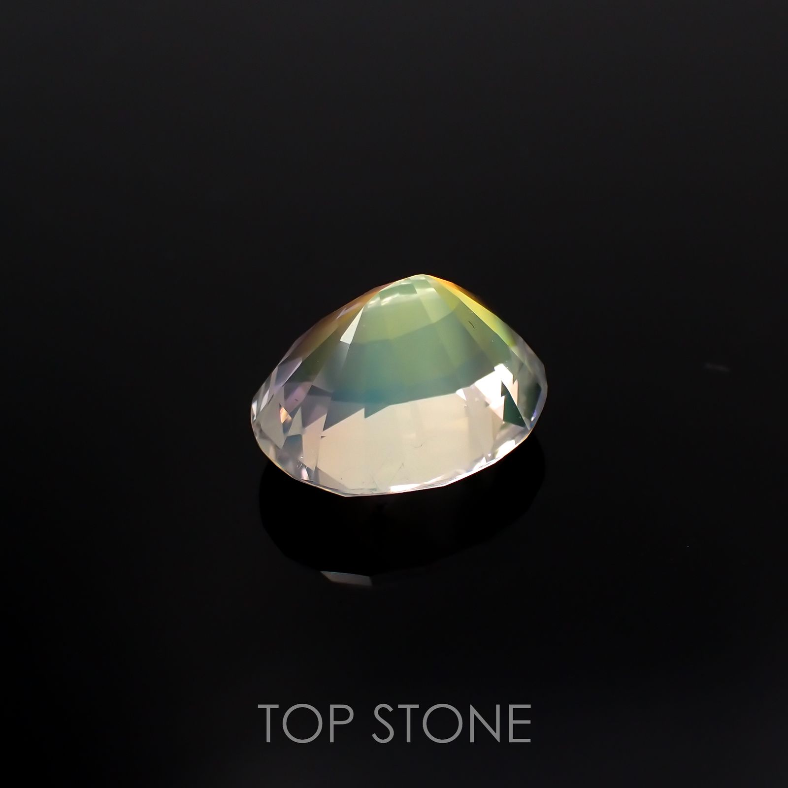 レインボームーンストーン(宝石名ラブラドライト)マダガスカル産 3.05ct 識別済[221018865]10.2x8.3mm前後