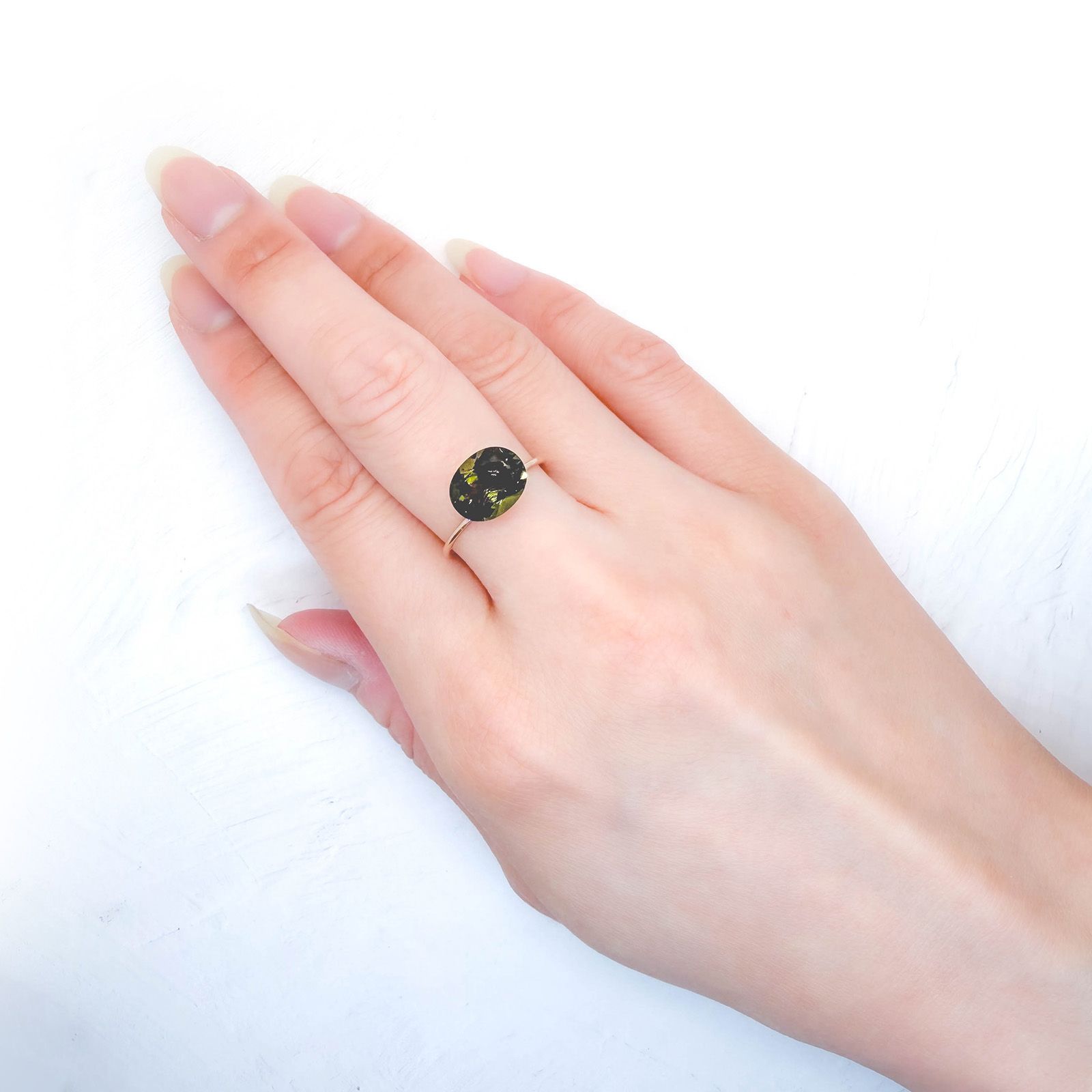 モルダバイト 発見地：旧チェコスロバキア 2.17ct / 10x8mm前後 [260832686]