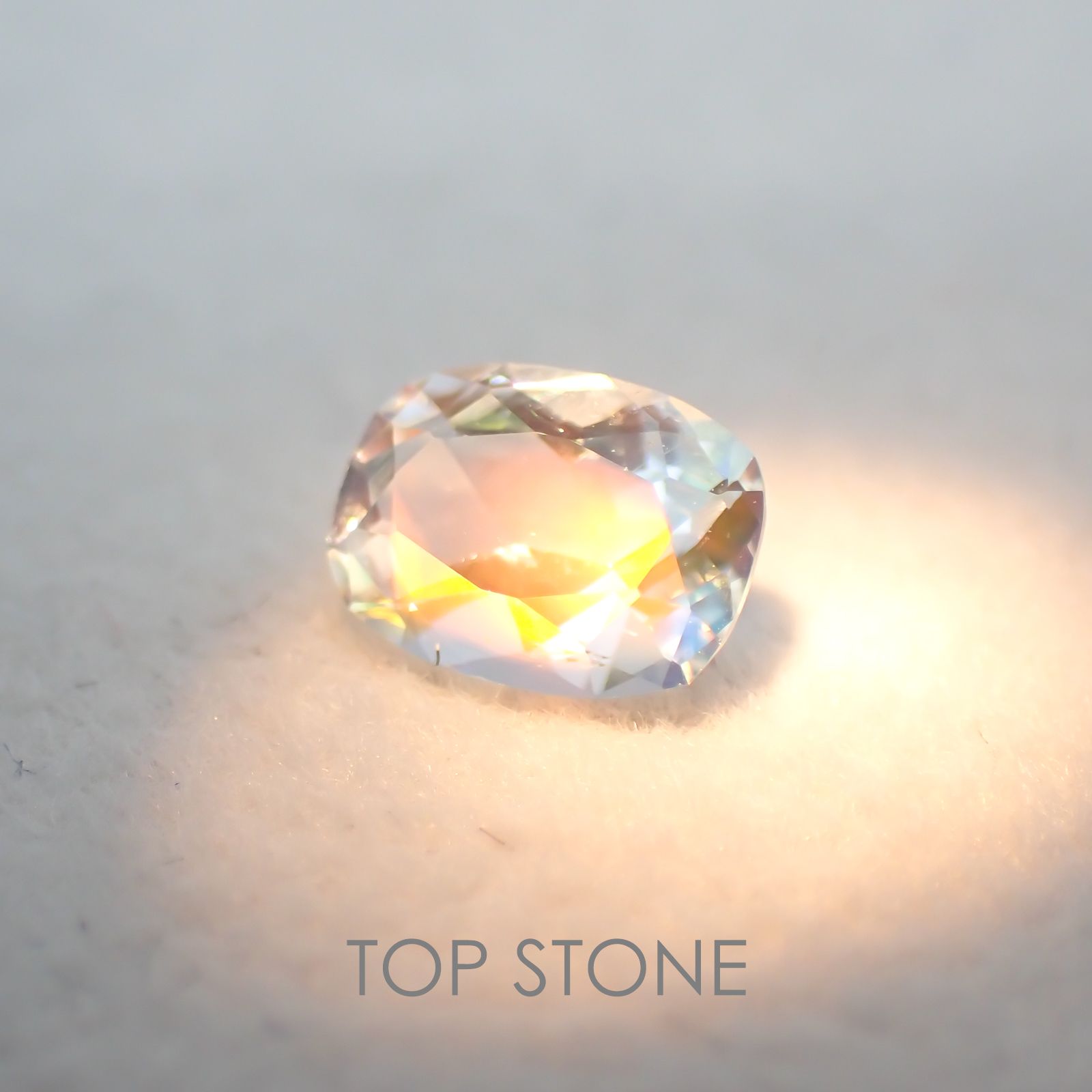 レインボームーンストーン(アンデシンラブラドライト) マダガスカル産 ルース 0.67ct[210310393]6.7×4.9mm前後