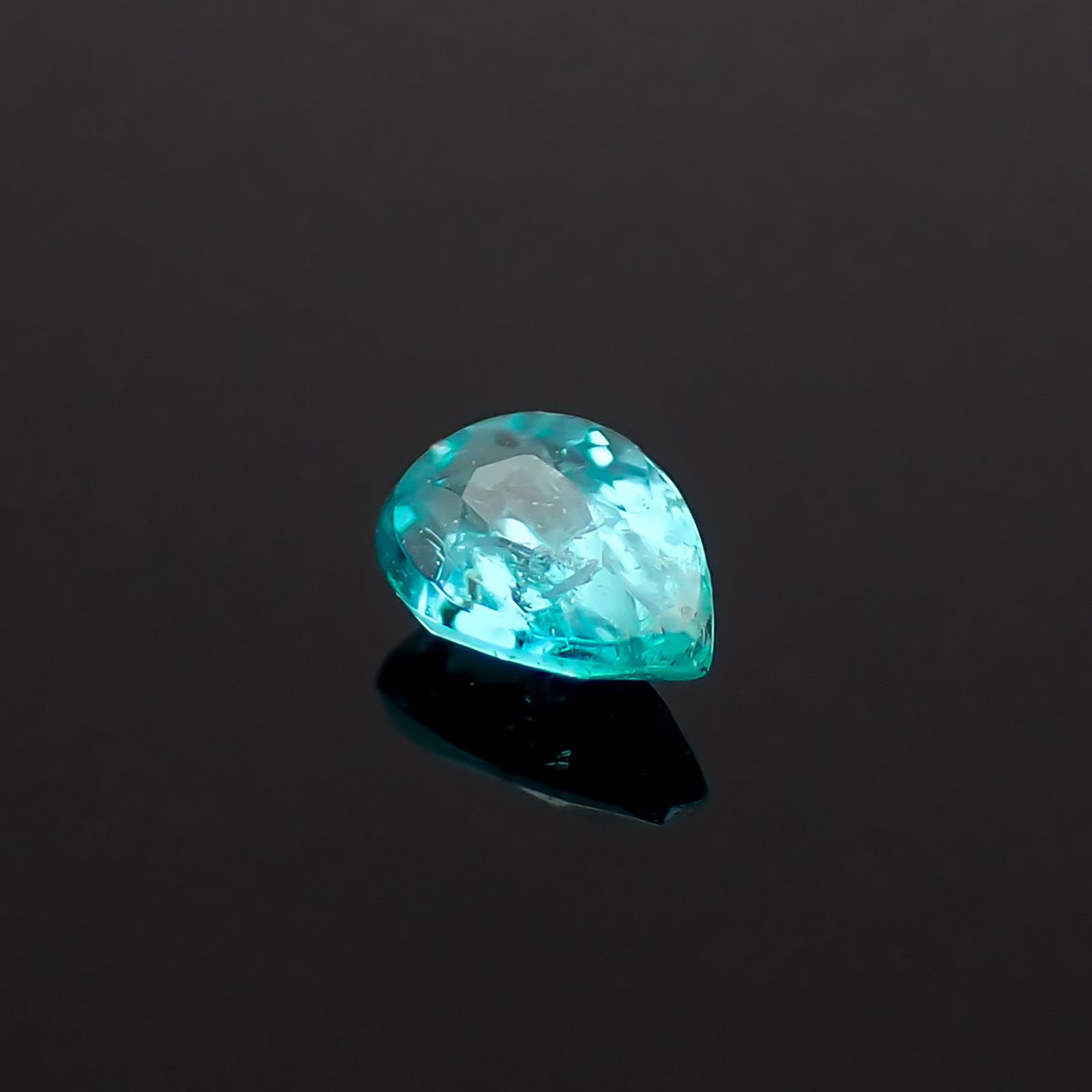 パライバトルマリン(宝石名トルマリン/別名 パライバ・トルマリン)ブラジル産 識別済 0.11ct / 3.7x2.5mm前後 [260932807]