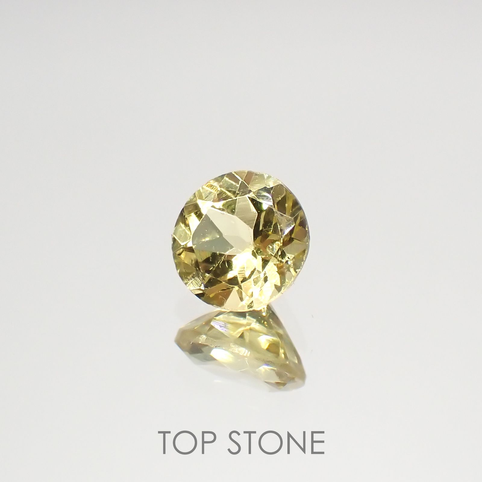 レモンイエローアパタイト(宝石名アパタイト)メキシコ産 0.86ct 識別済[220115467]6x6mm前後